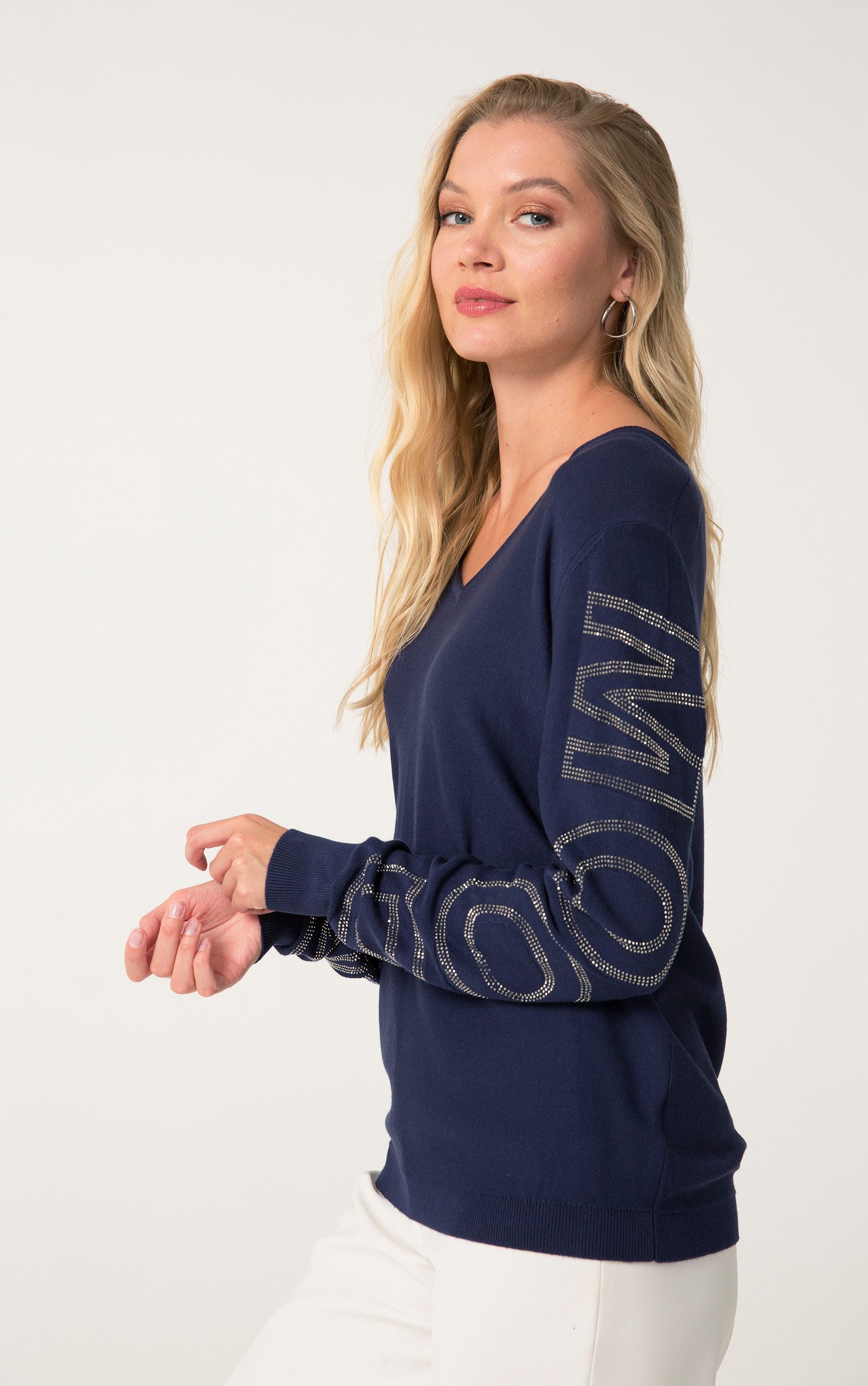 Passioni Strickpullover mit Glitzerstein-Schriftzug V-Ausschnitt, Strick, günstig online kaufen