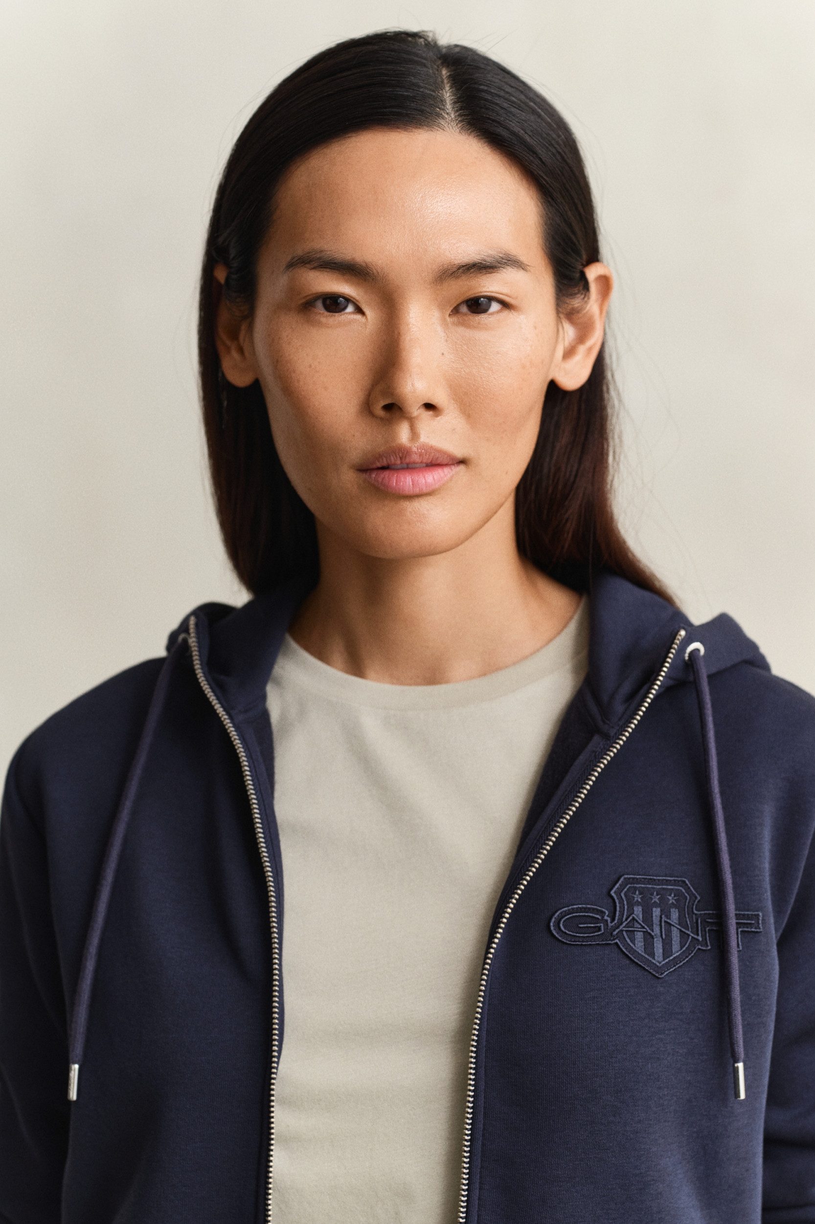 Gant Sweatshirt REG TONAL SHIELD ZIP HOODIE – Bild 4 von 5