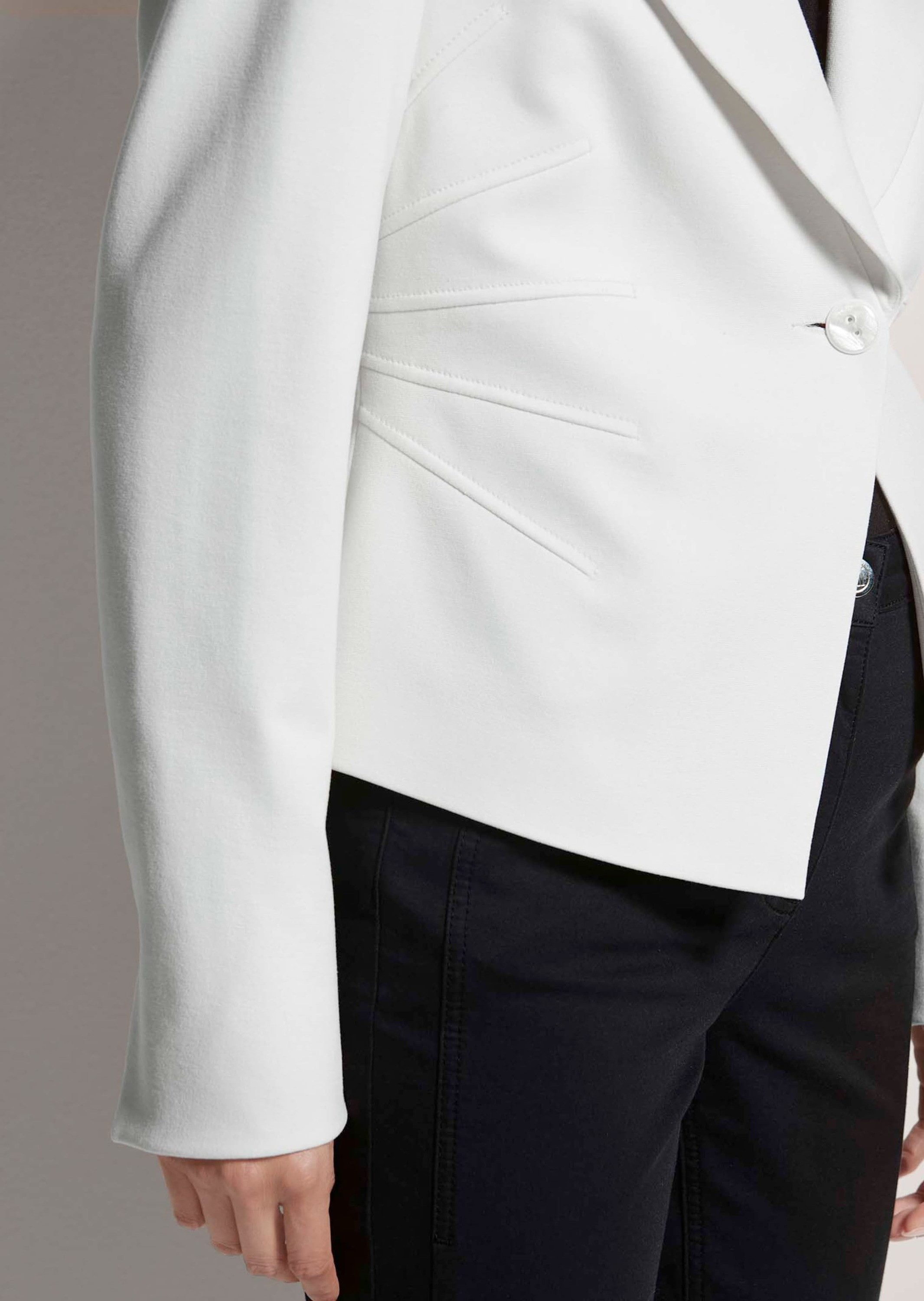 MADELEINE Kurzblazer Kurzer Jersey-Blazer mit Reverskragen Kariertes Design mit klassischem Revers und Ein-Knopf-Schließe – Bild 4 von 5