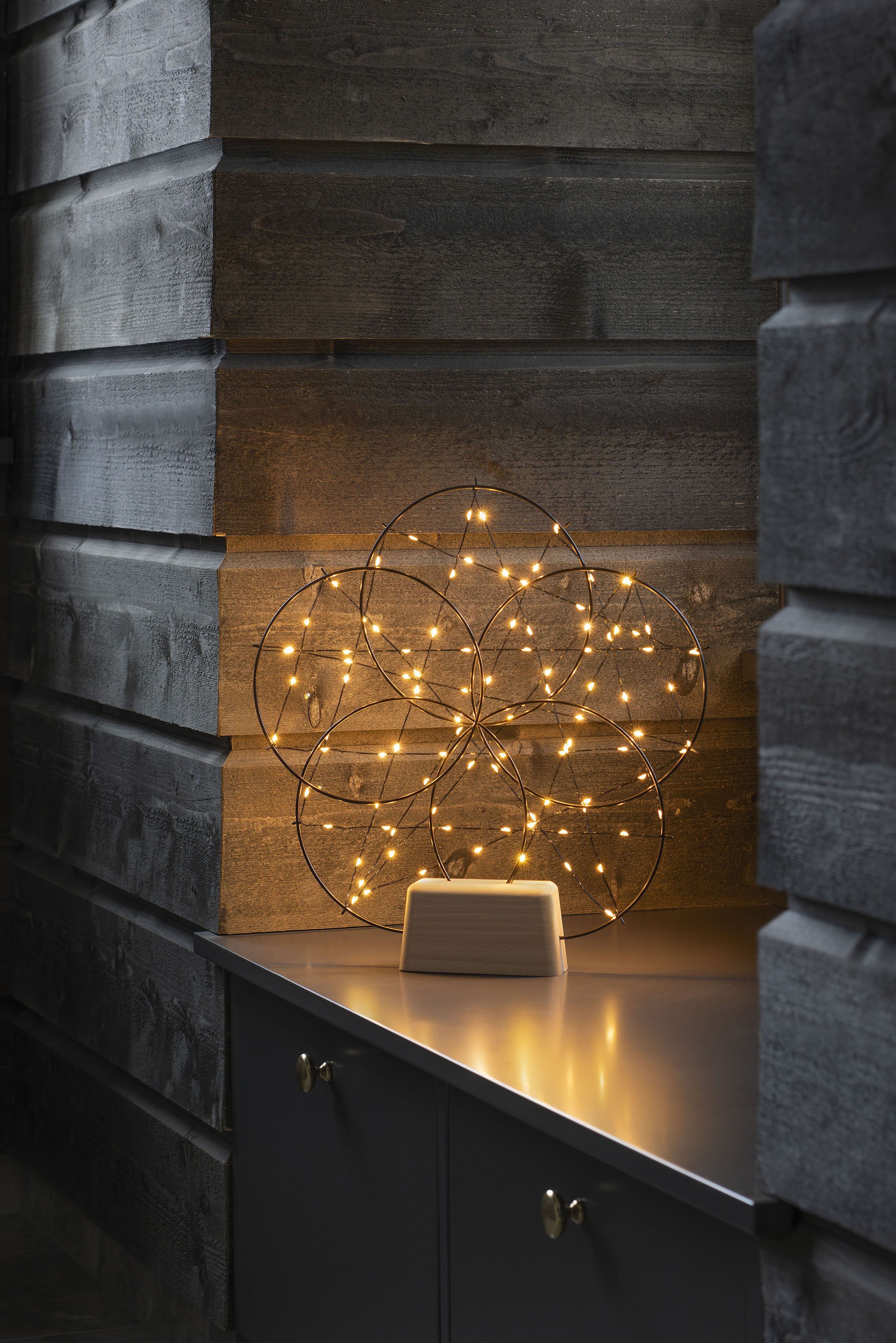 KONSTSMIDE LED Dekolicht Weihnachtsdeko, LED fest integriert, LED Metallsilhouette "5 kleine Ringe", mit Holz-Fuß