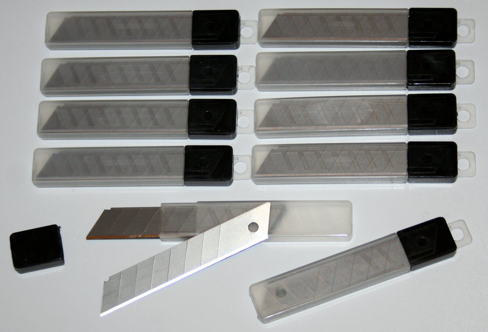 ChiliTec Cuttermesser 100 Cutter Abbrechklingen 18mm im Köcher