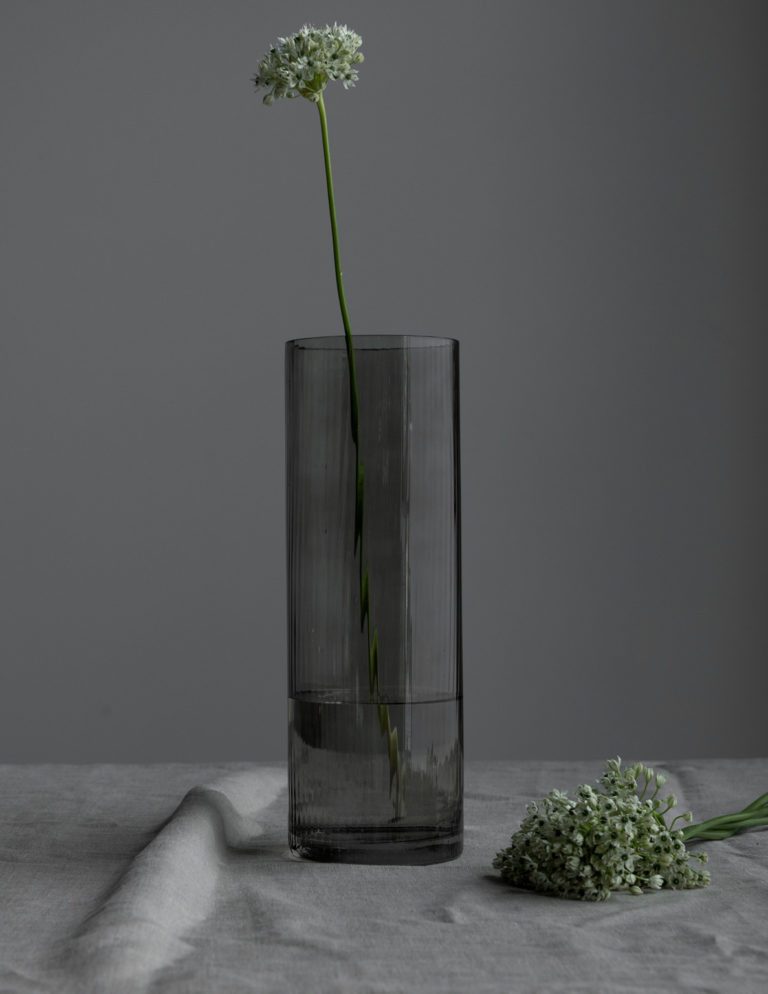 Storefactory Scandinavia Dekovase Vase / Windlicht RAMSJÖ MEDIUM grau, Ø 12x35 cm