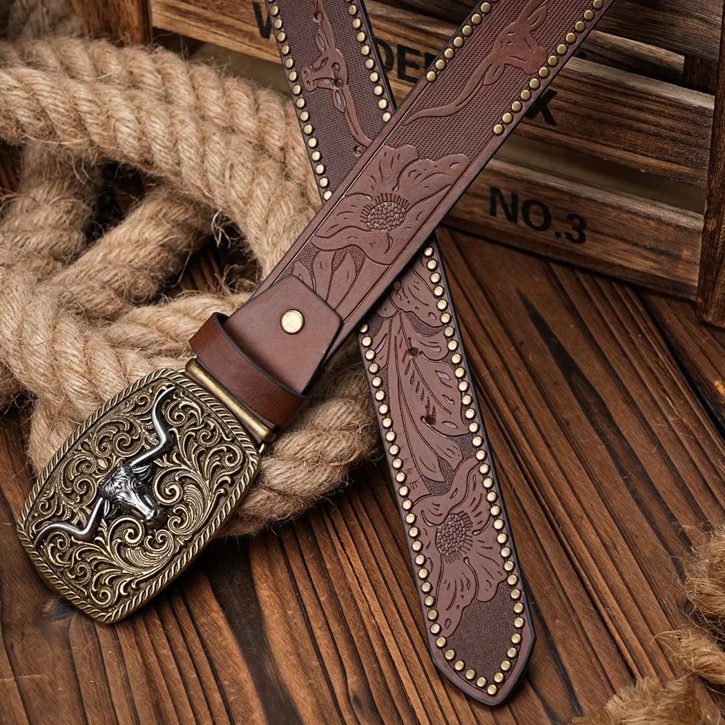 Ware aus aller Welt Nietengürtel Westerngürtel mit Longhorn-Schnalle – im authentischen Cowboy Style (1-St) Geprägte Western-Details mit Longhorn- und Blumenmotiven