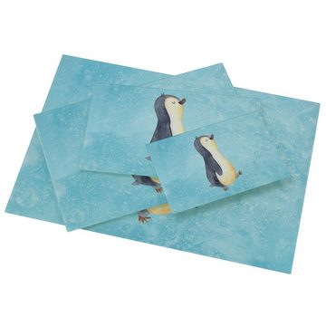 Mr. & Mrs. Panda Servierbrett Pinguin marschieren - Eisblau - Geschenk, Frühaufsteher, Pinguine, Sc, Premium Glas, (1-St), Handgefertigte Gravuren