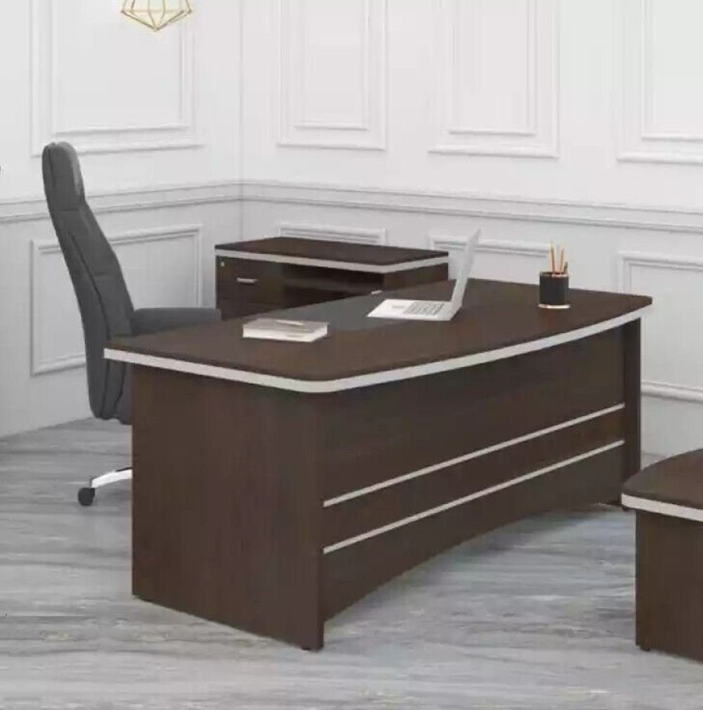 Möbel Arbeitszimmer Brauner Designer Schreibtisch Europa (1-St), JVmoebel Cheftisch Schreibtisch Tisch Made in Büro