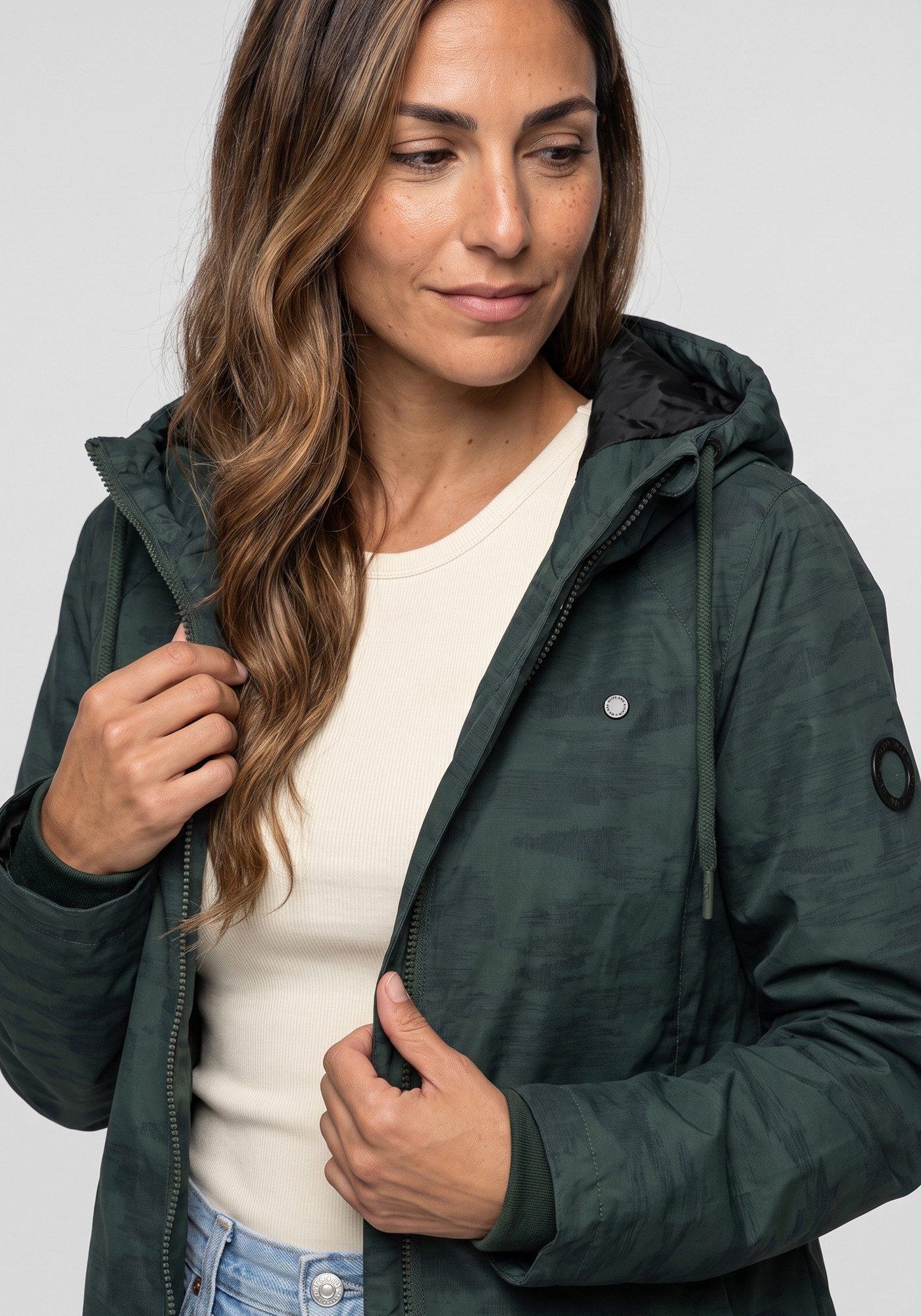 Alife & Kickin Outdoorjacke LILOUAKB aus Polyester, wasserabweisend, normale Passform, mit Reißverschluss – Bild 3 von 5