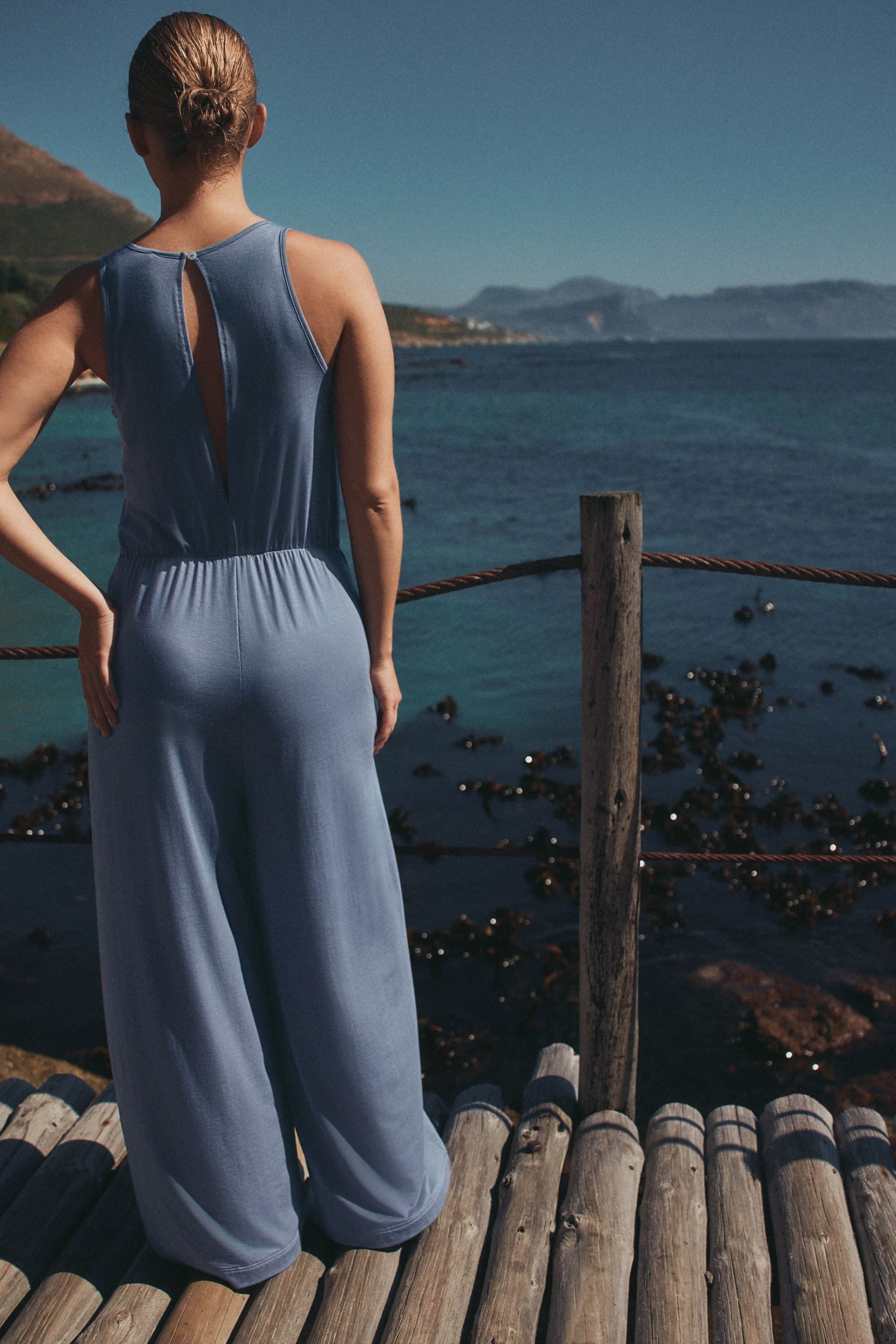 Next Jumpsuit Jersey-Jumpsuit mit Drehdetail an der Taille (1-tlg)