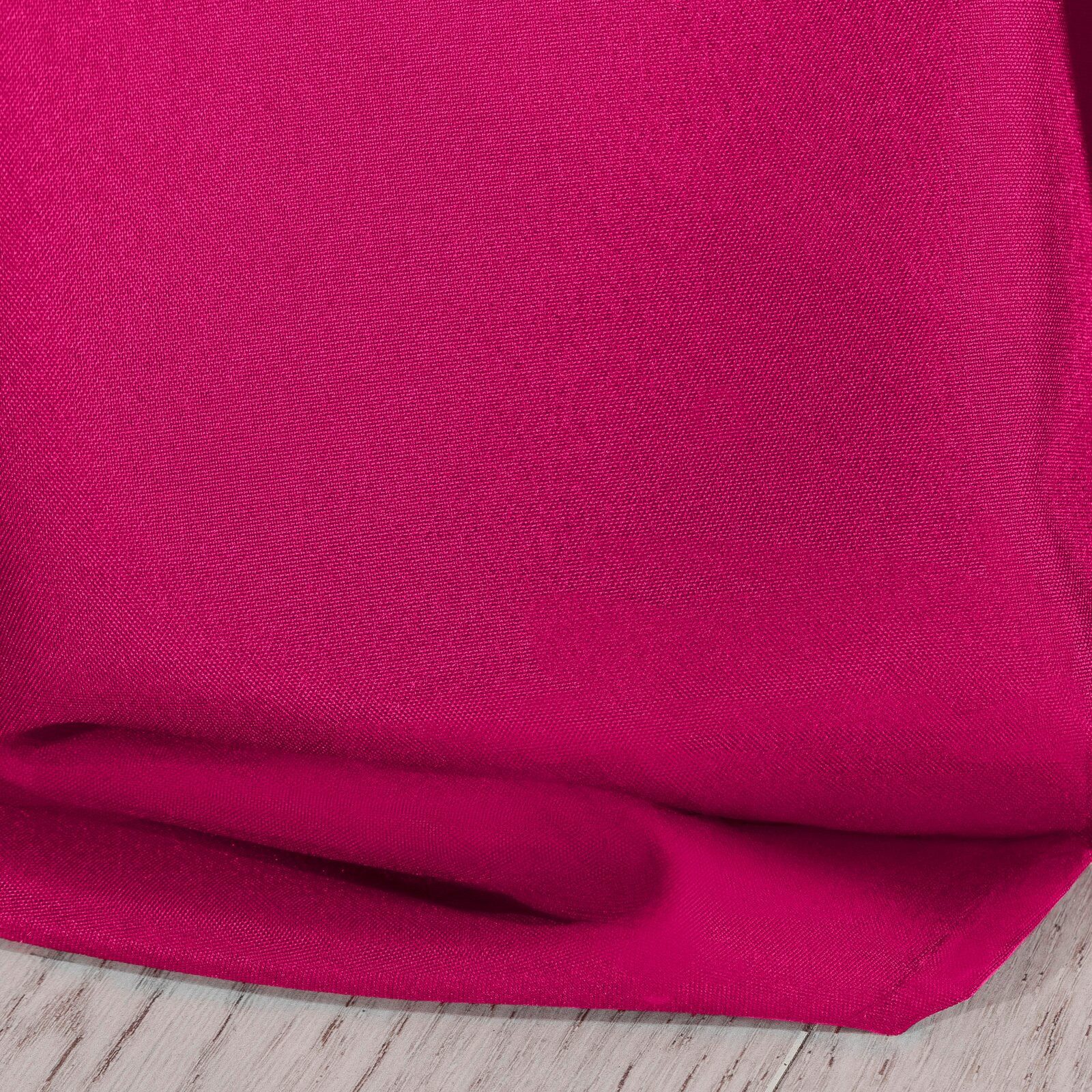 Eurofirany Vorhang Einfarbiger Vorhang – Blickdichter Stoff mit matter Oberfläche, Ösen, Satinbindung, pflegeleicht, 140 g/m² – 100 % Polyester – Bild 4 von 5