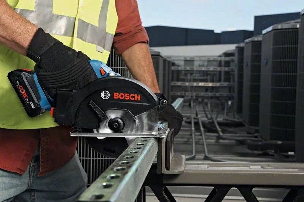 Bosch Professional Akku-Handkreissäge GKM 18V-50, Kreissäge Ohne Akku - im Karton