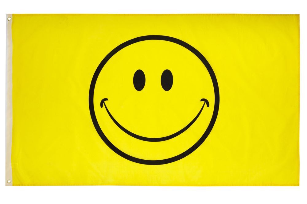 PHENO FLAGS Flagge Smile Flagge, 150x90cm - lustige Fahne mit Smile Motiv (Gelbe Emoji-Fahne mit besonders stabiler Doppelnaht, Metallösen), Wetterfest & Robust