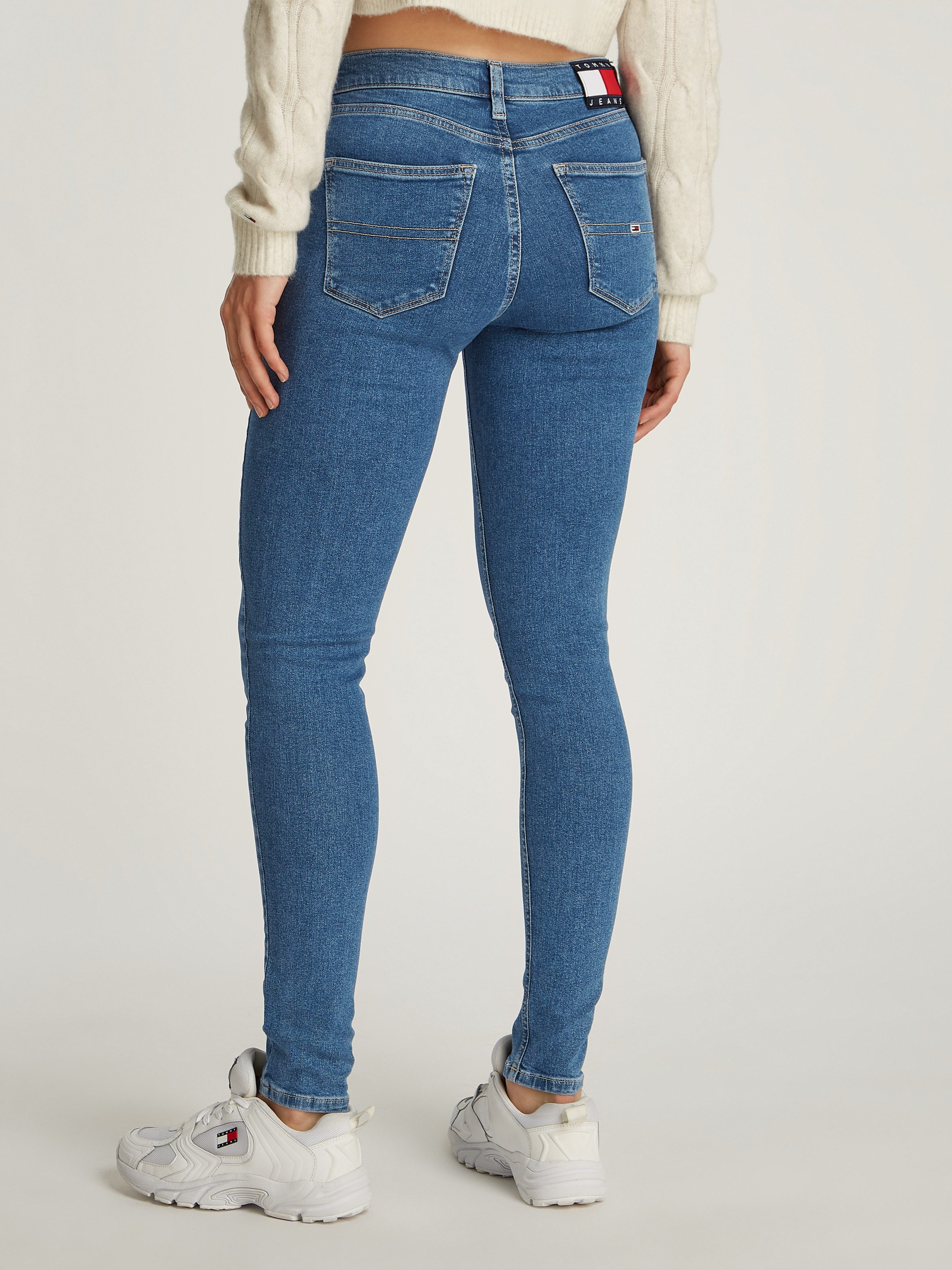 Tommy Jeans Skinny-fit-Jeans "NORA MR SKNY AH1280" mit Logo-Badge günstig online kaufen