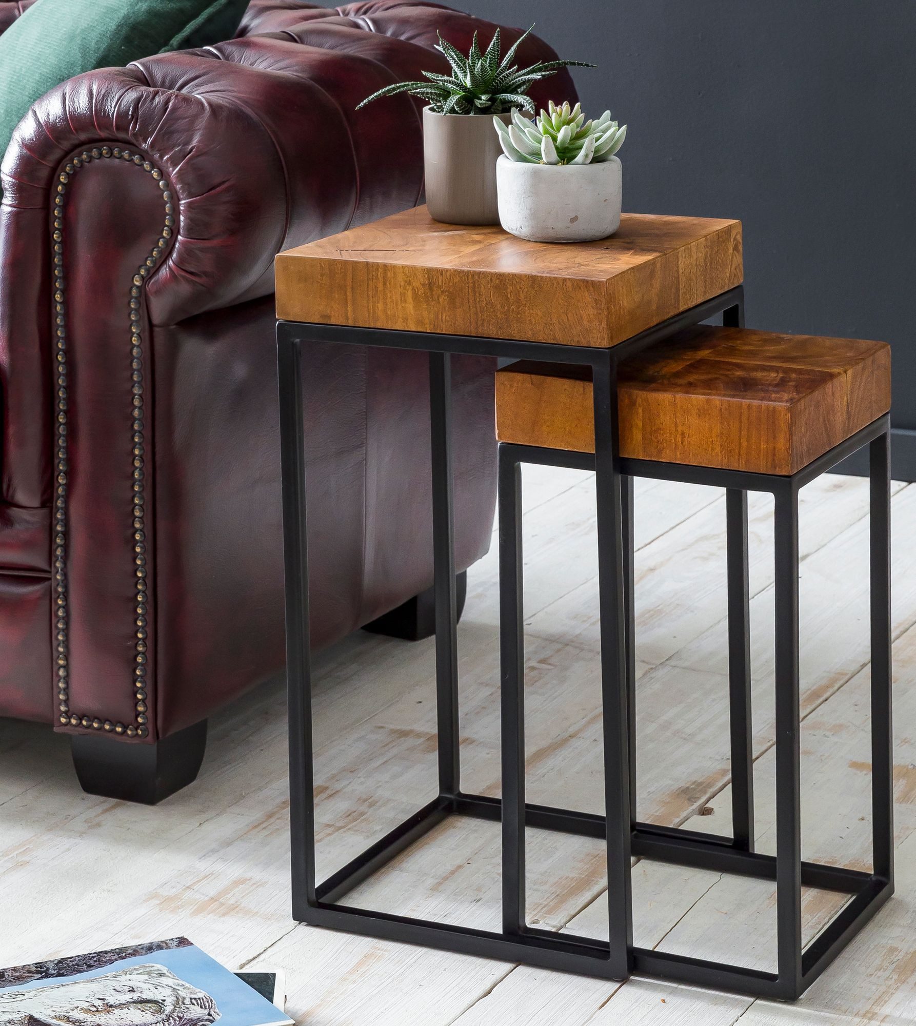 KADIMA DESIGN Satztisch Design Satztisch Massivholz Metall Beistelltisch 2er Set Klein Tisch (Metallgestell, Schmaler Sofatisch Ablagetisch), Couchtisch Set 2 Holz Tische, Massivholz Wohnzimmertisch