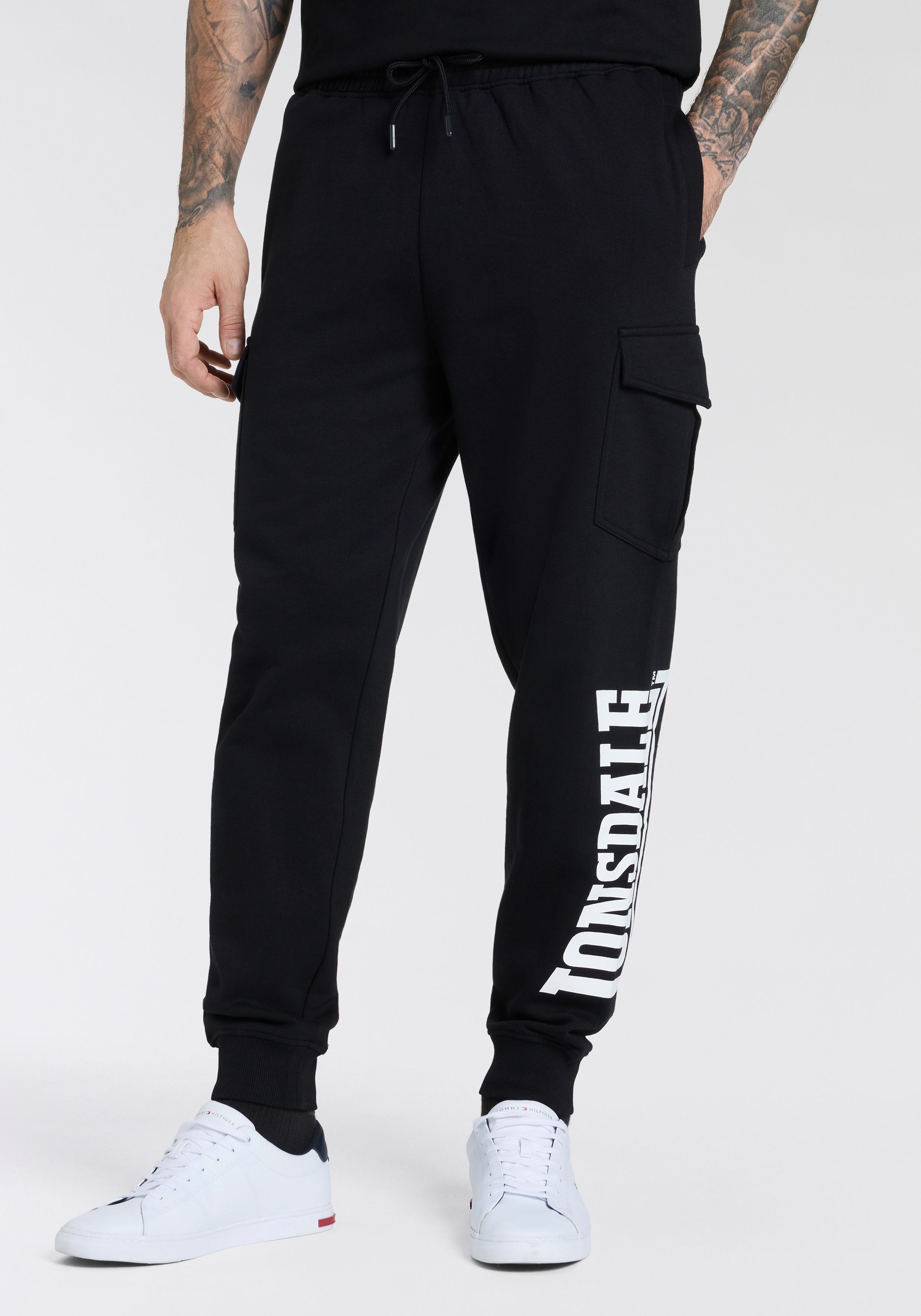 Lonsdale Jogginghose BLEASBY Atmungsaktiv mit Reißverschlusstasche