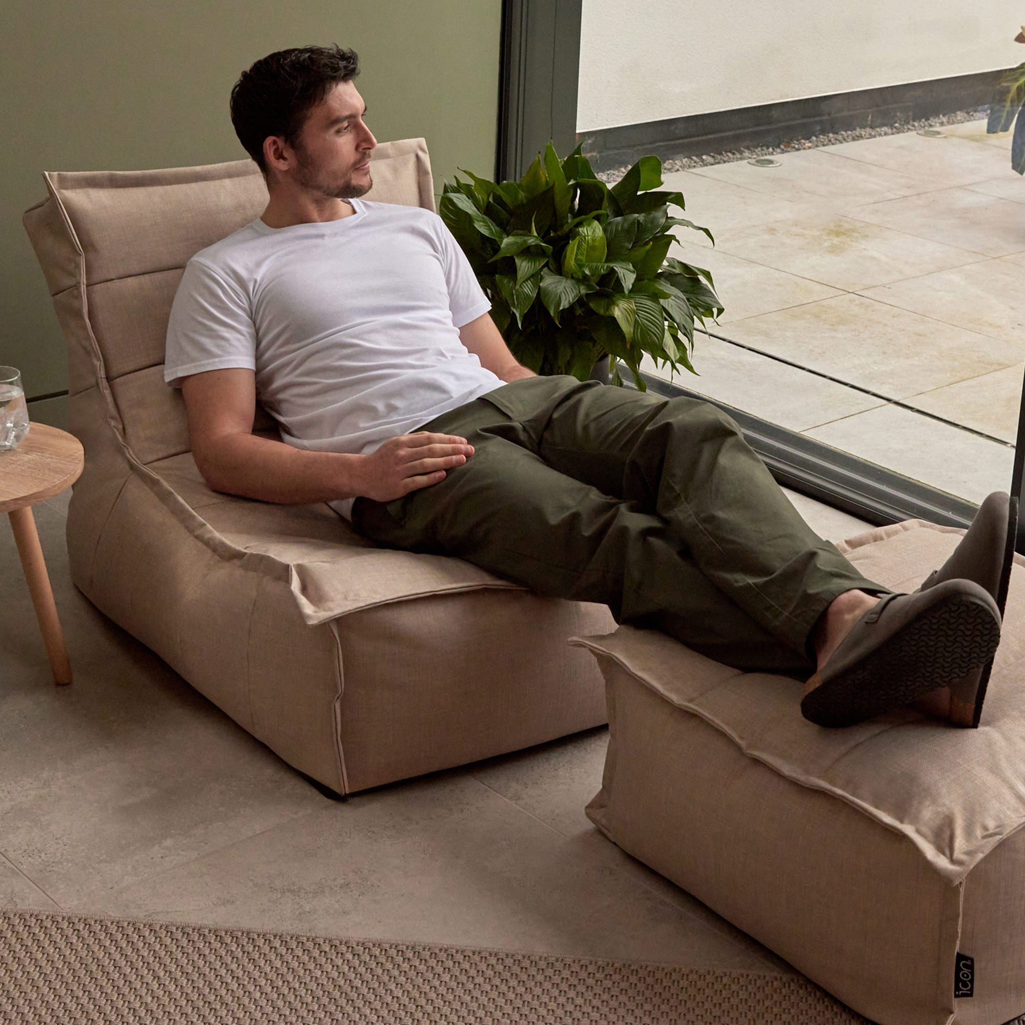 icon Sitzsack Sitzsackgarnitur mit Liege und Fußhocker „Dolce“ (Spar-Set, 1 x Sitzsack, 1 x Fußhocker), 75x75x96cm, Made in Germany, UV-beständig, wetterfest