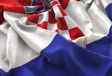 PHENO FLAGS Flagge Kroatien Flagge 90 x 150 cm Kroatische Fahne Nationalflagge (Hissflagge für Fahnenmast), Inkl. 2 Messing Ösen