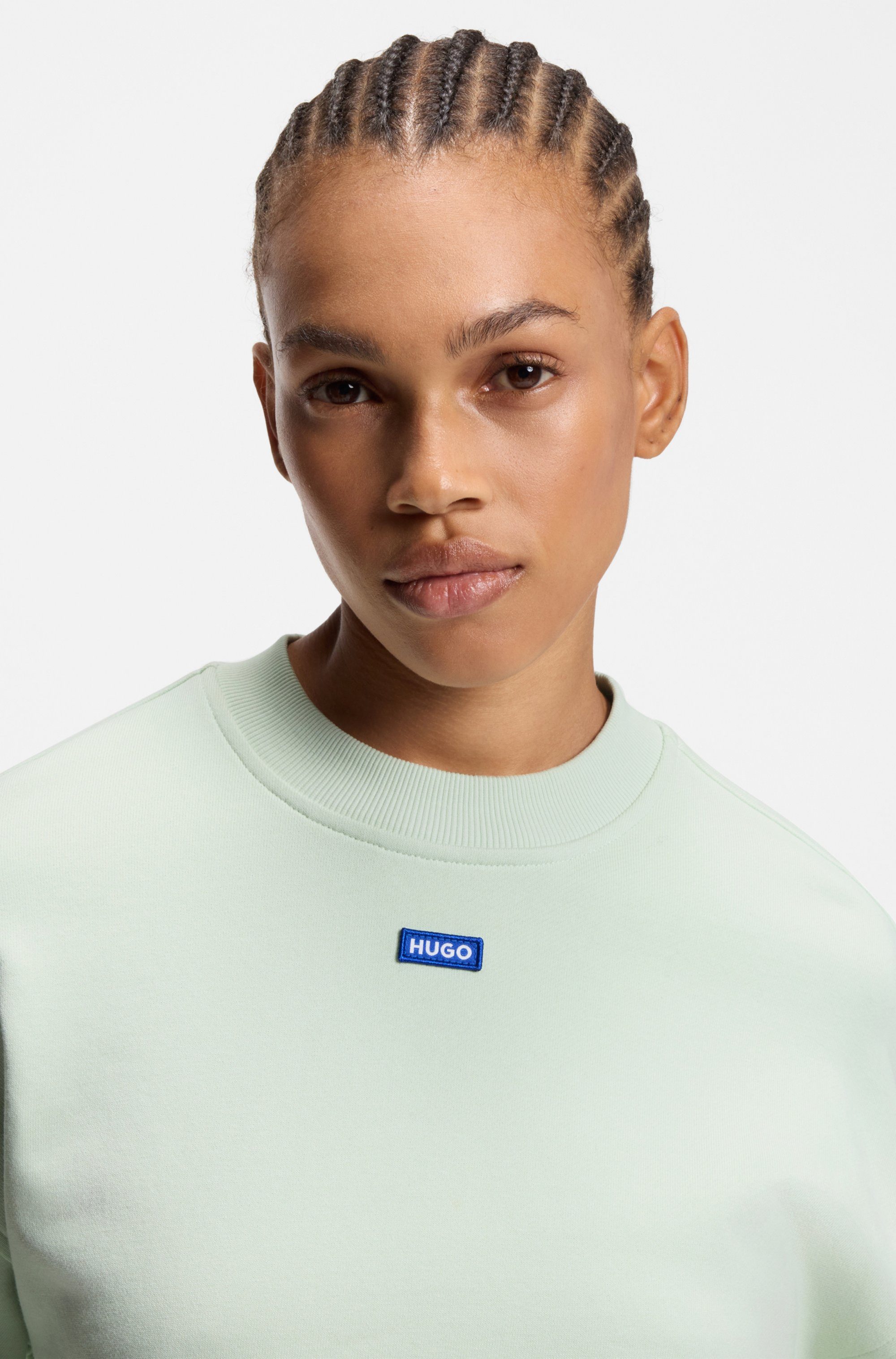 HUGO Blue Sweatshirt Delessa mit Logoaufnäher günstig online kaufen
