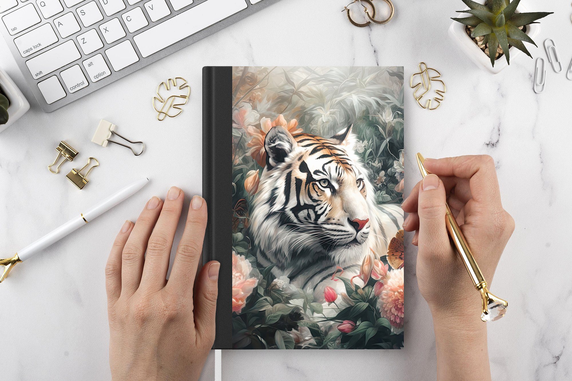 MuchoWow Notizbuch Tiger - Seiten, - A5, - Journal, Haushaltsbuch 98 Tagebuch, Blumen Wildtiere Dschungel, Notizheft, Merkzettel