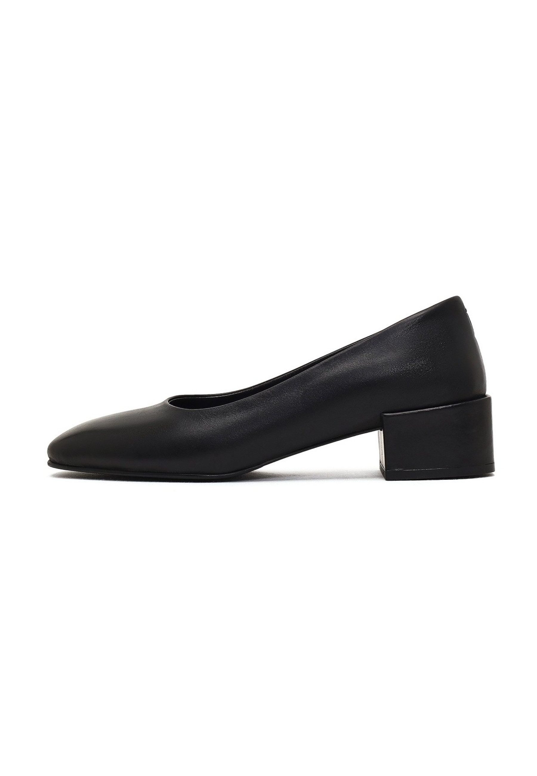 Absatzschuhe aus Leder Pumps
