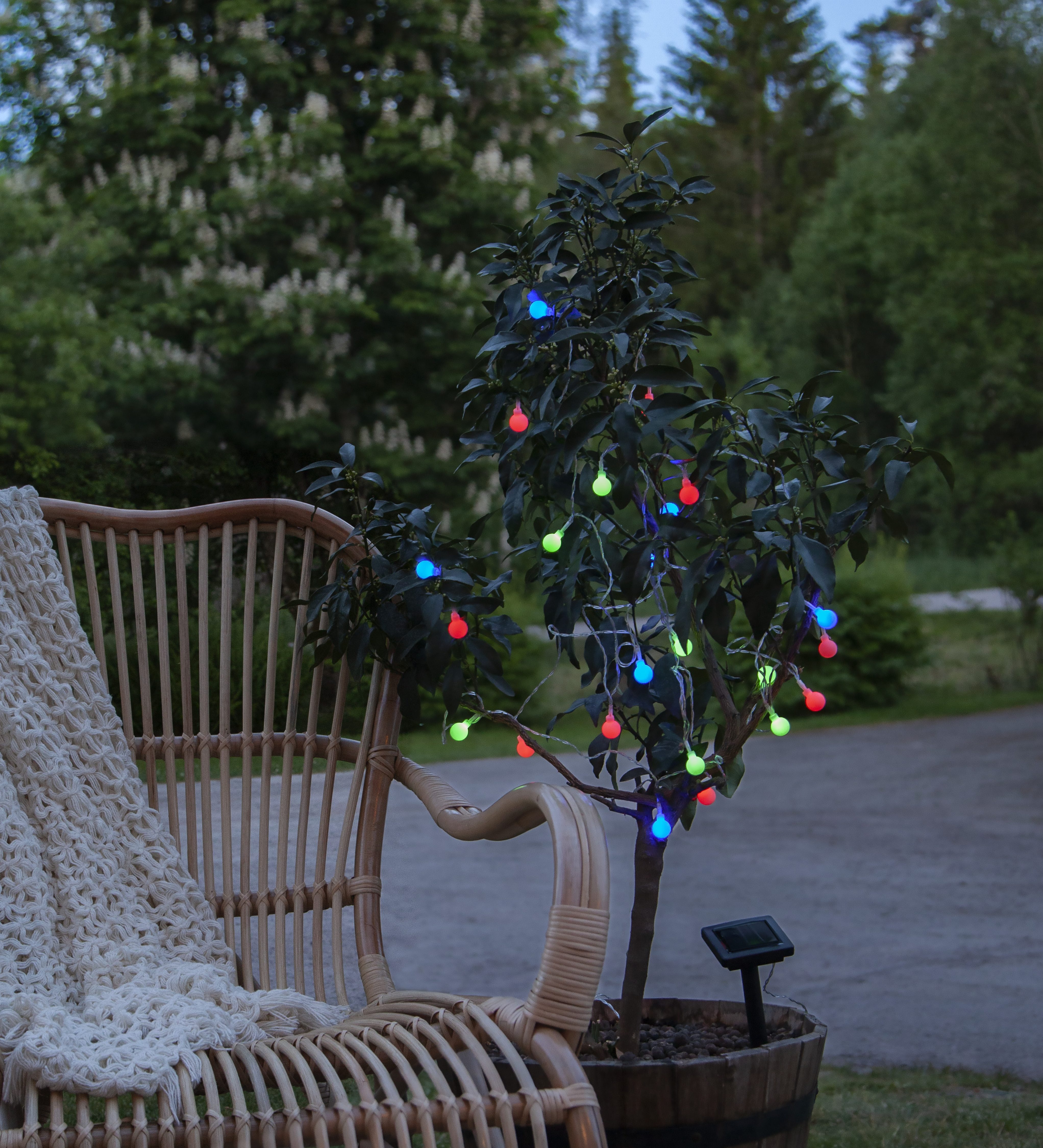 STAR TRADING LED-Lichterkette Globini, 20-flammig, mit Wintersolarpanel, inkl. Akku, outdoor, Vierfarb-Karton