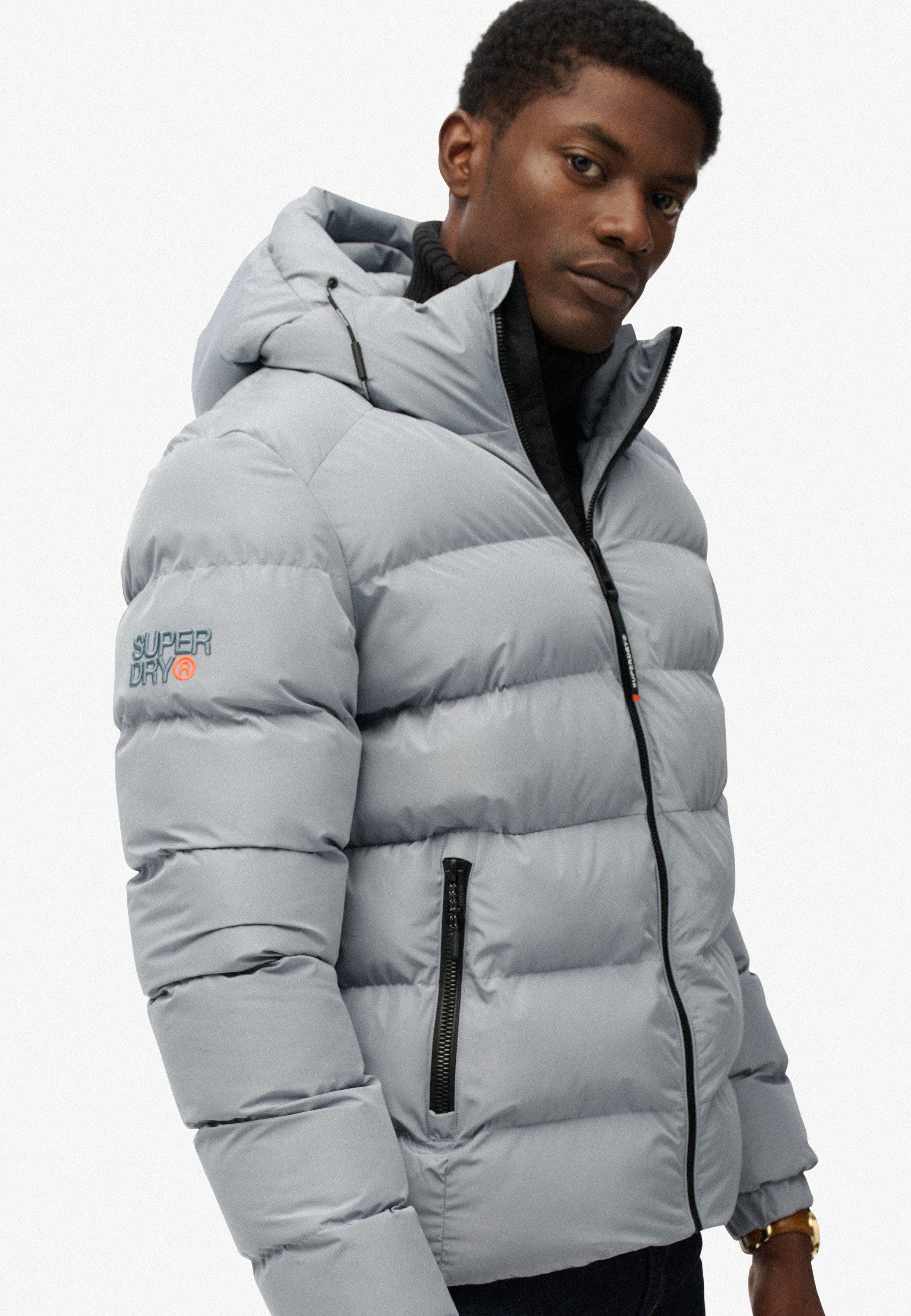 Superdry Steppjacke HOODED SPORTS PUFFER JACKET Kunstfaser, relaxed fit