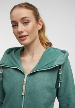 Ragwear Kapuzensweatjacke nachhaltige Sweatjacke NESKA ZIP COMFY von Ragwear (Kapuze mit Kordelzug und Kängurutasche) mit Logo-Patch an Tasche und Kapuze für den unverkennbaren Look