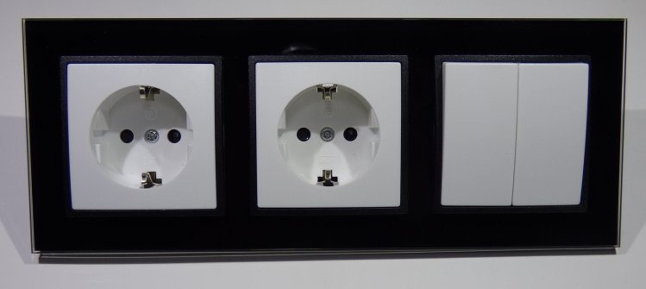 Lichtideen Schalter 8701 Abelka Nuovo schwarz 2 x Schuko 1 x Serien Schalter (Taster, Schalter, Anennendose, Steckdose mit USB lieferbar)