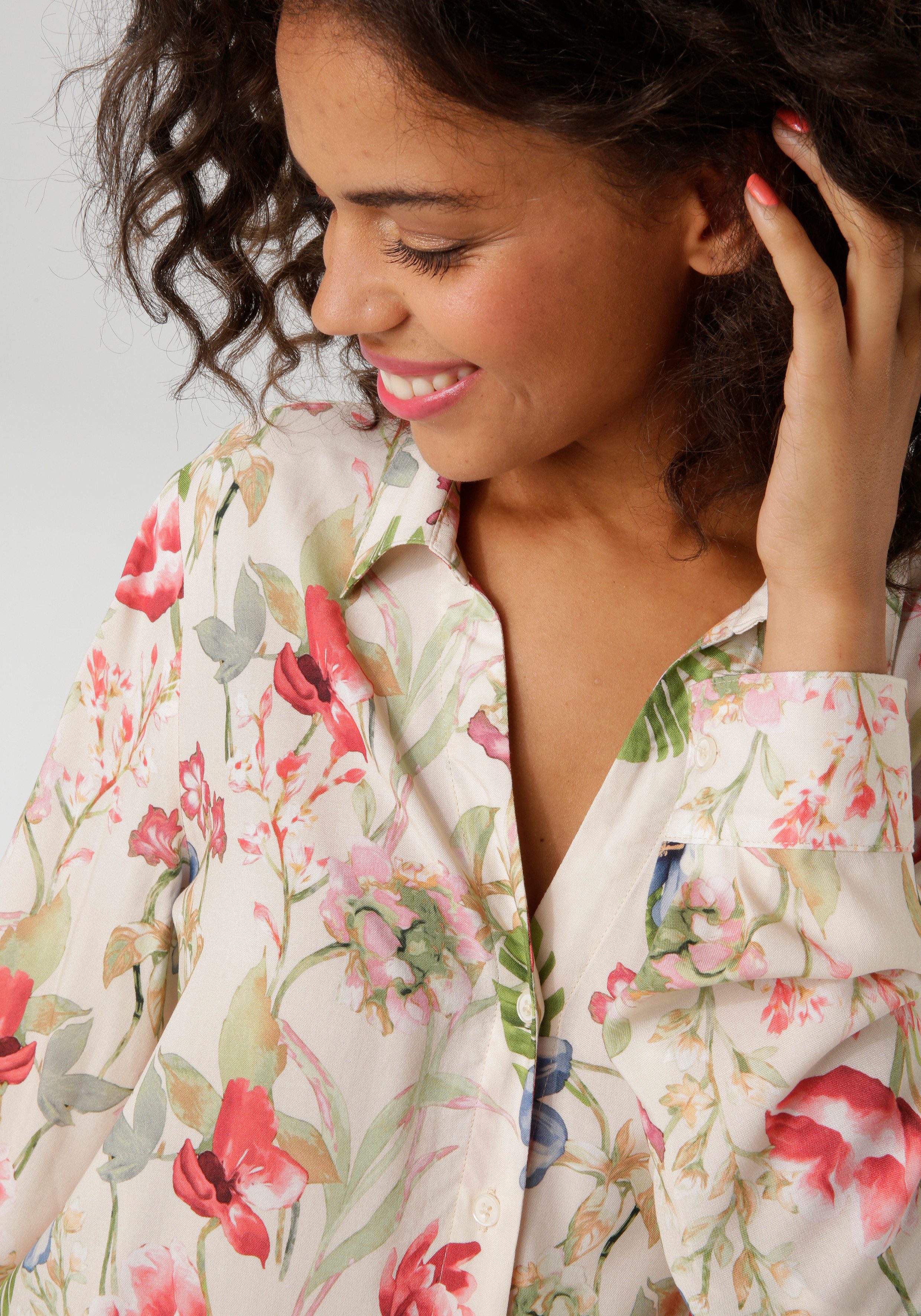 Aniston CASUAL Hemdbluse mit farbharmonischen, kunstvollem Blumendruck