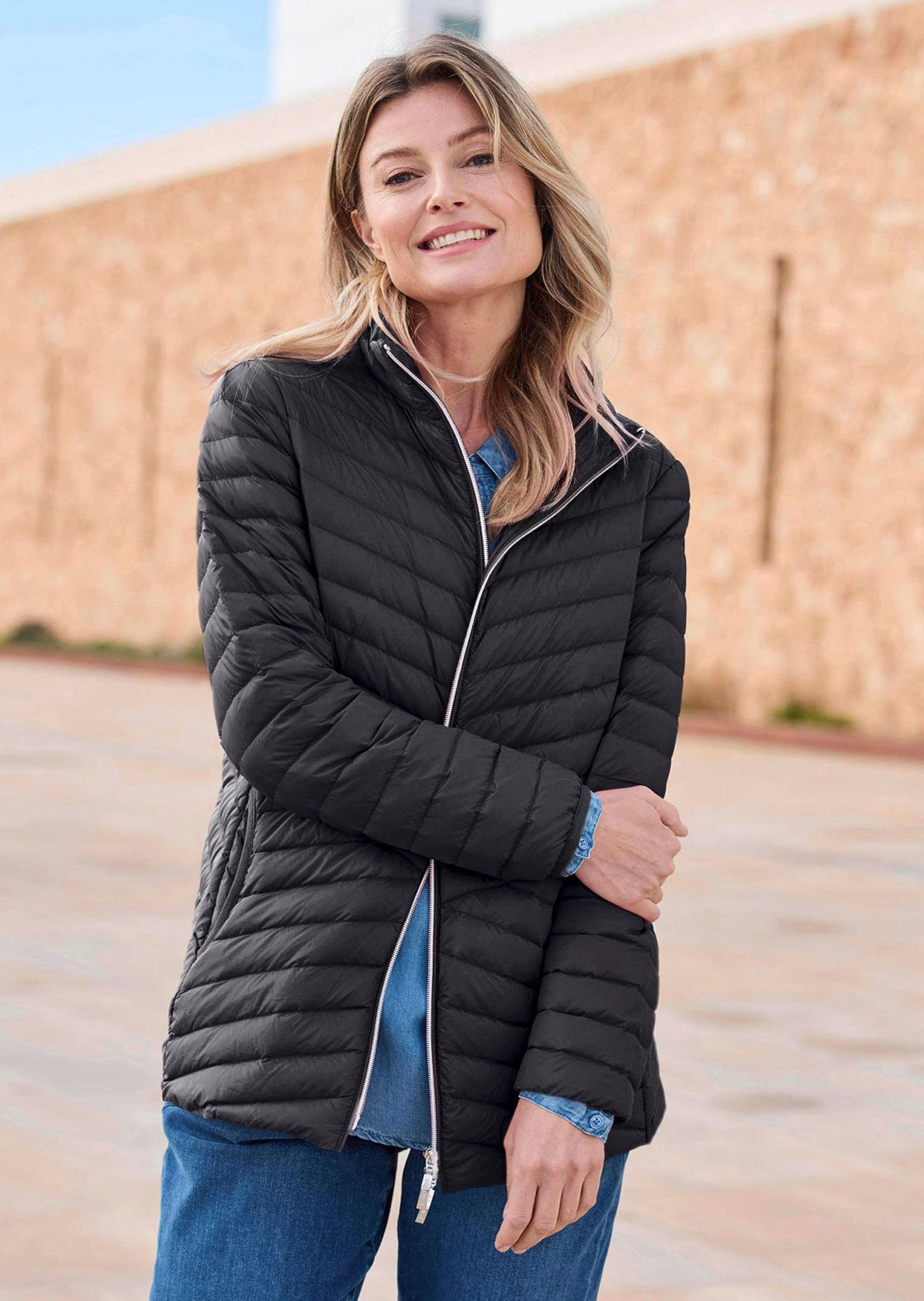 GOLDNER Steppjacke Kurzgröße: Herbstjacke mit Daunen, Stehkragen Verlängerte Jacke in femininer Steppung mit Reißverschluss