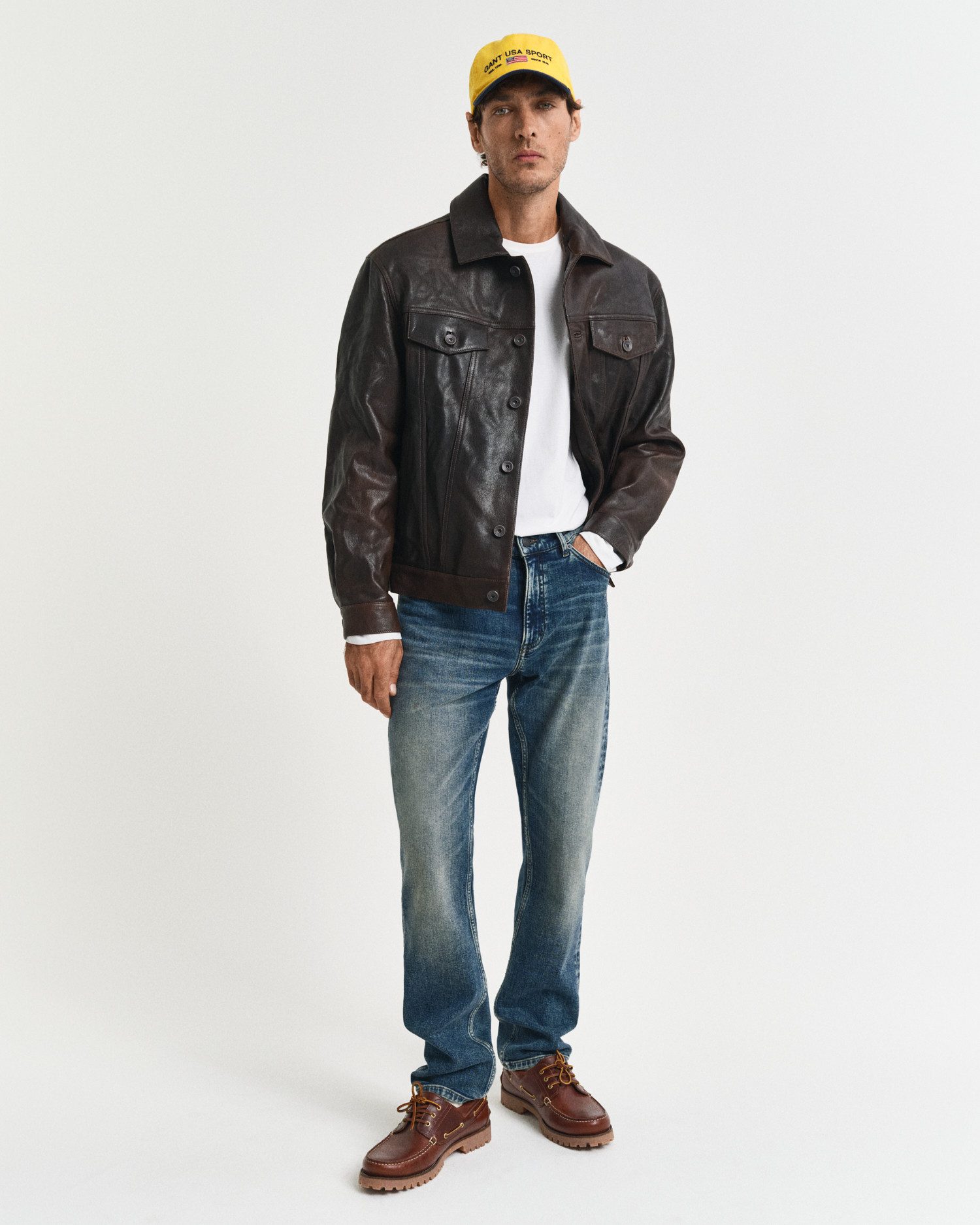 Gant Langarmshirt REG SHIELD LS T-SHIRT mit Logostickerei auf der Brust – Bild 4 von 5