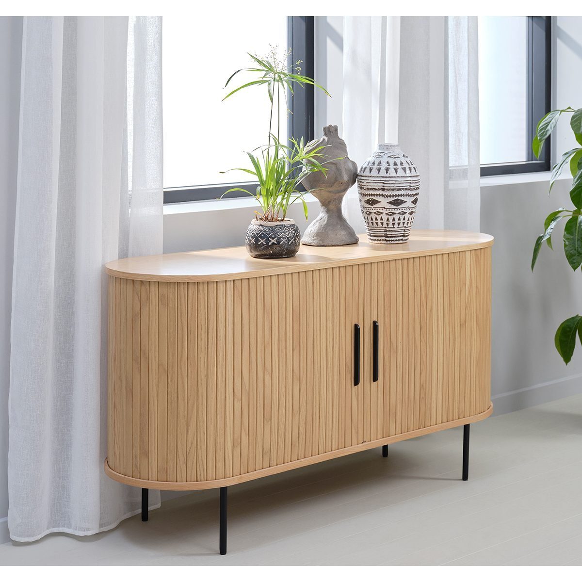 Uriel, Schiebetüren Sideboard modernes Natur moderner Sideboard, in Trendstore Retrolook Lamellenoptik, Eiche