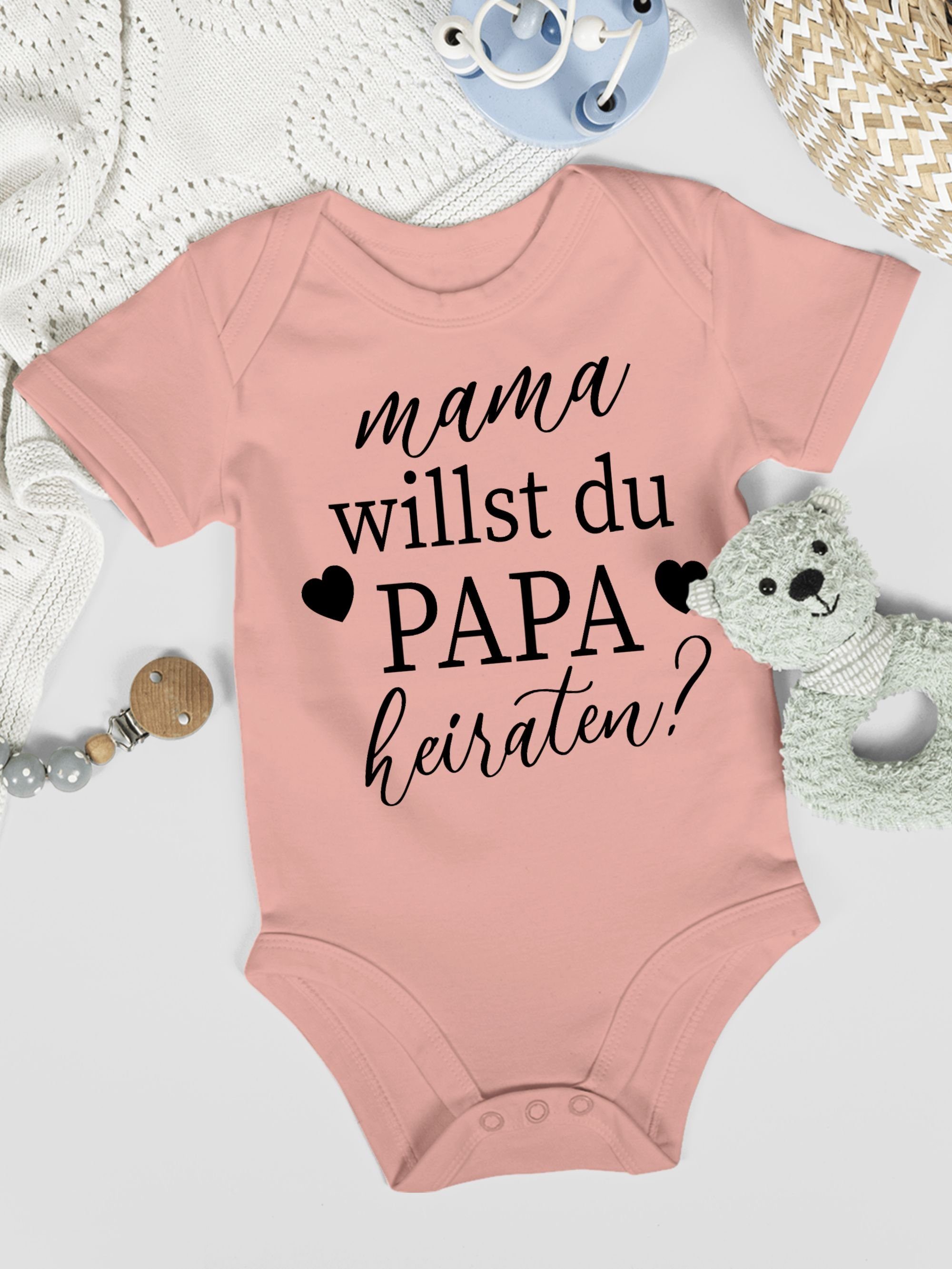 willst Hochzeit Babyrosa Baby Shirtbody schwarz 3 - Shirtracer Papa du Mama - heiraten?
