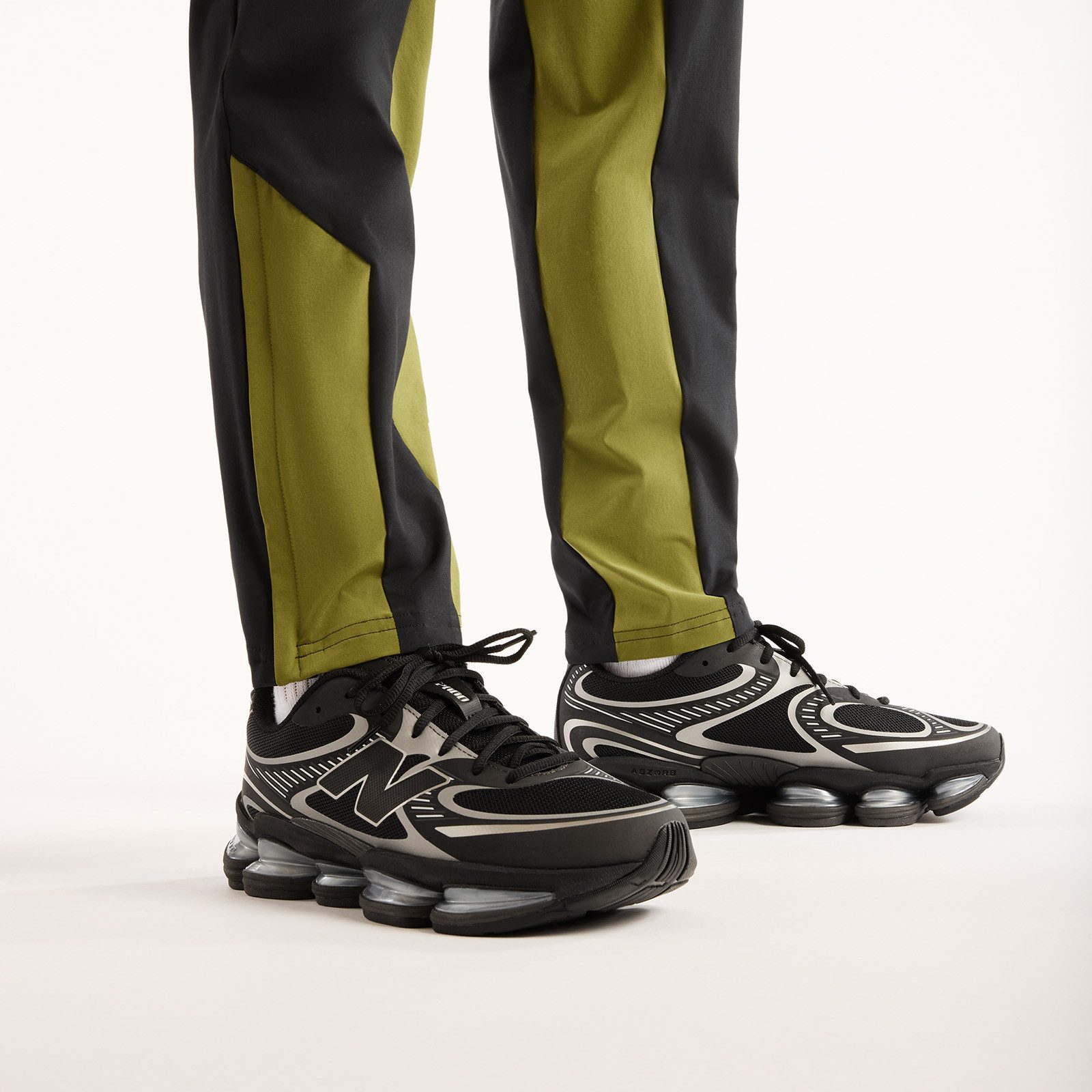 New Balance Trainingshose UTILITY STRETCH WOVEN PANT Trainingshose für Fitness und Sportmode, sportlicher Stil