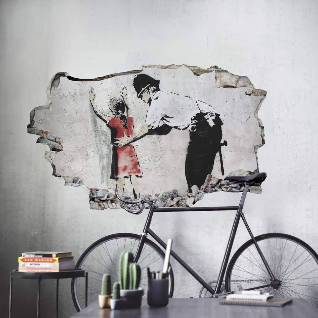 K&L Wall Art Wandtattoo 3D Aufkleber Banksy Graffiti Street Art Policeman searching girl, Mauerdurchbruch Wandbild selbstklebend