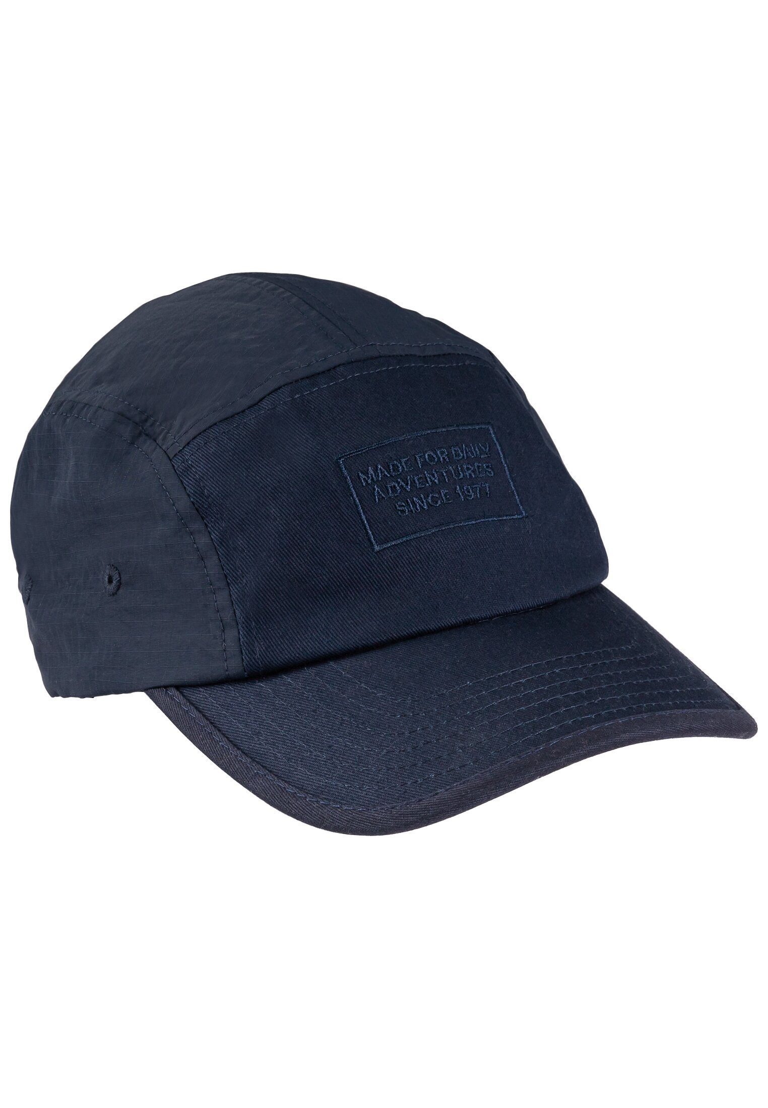 Baseball Cap aus einem Materialmix