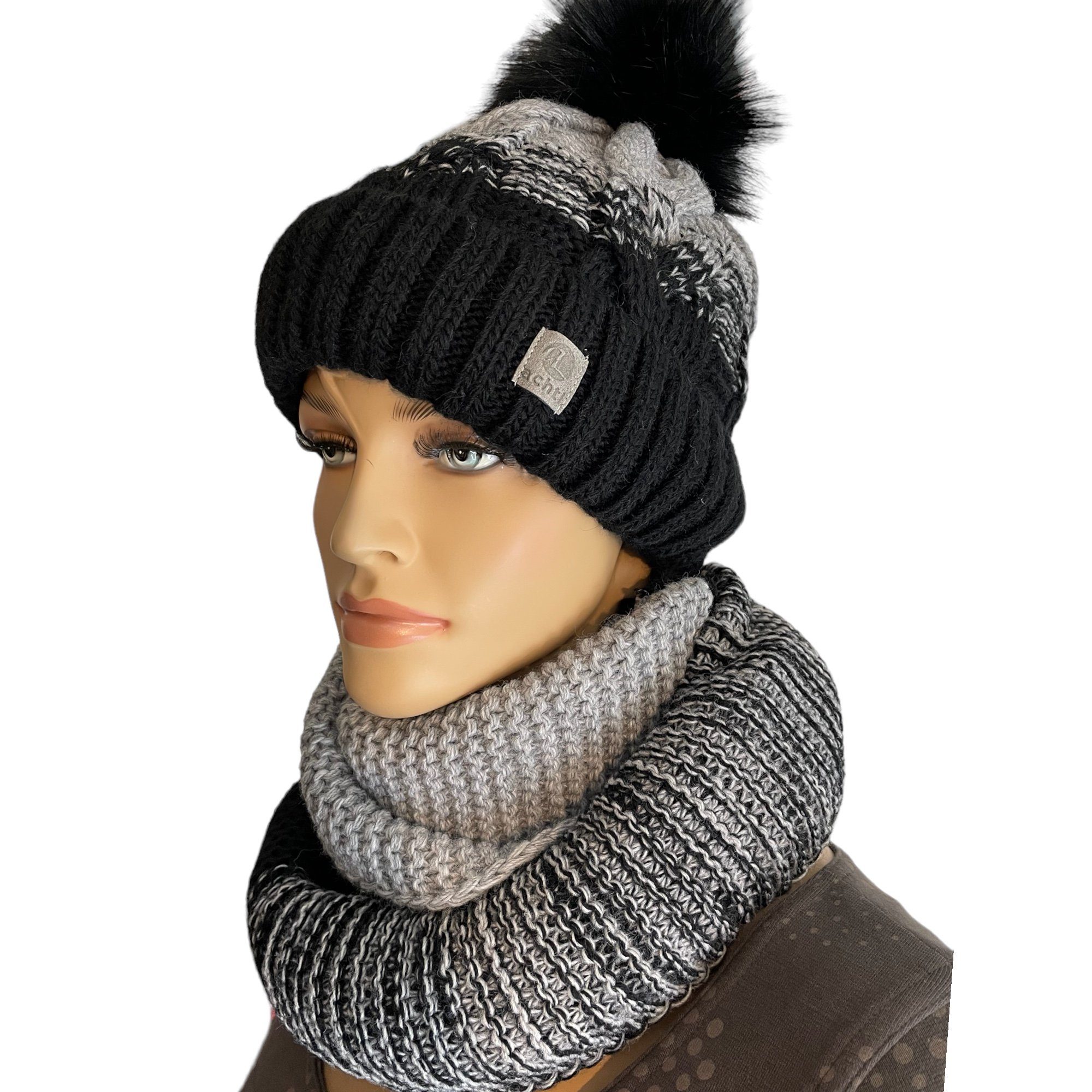 Taschen4life Bommelmütze Mütze & Schal Set achti 2469 (2er Set, Strickmütze & Loop) großer Bommel, Strick Beanie & Loopschal, Logo-Label