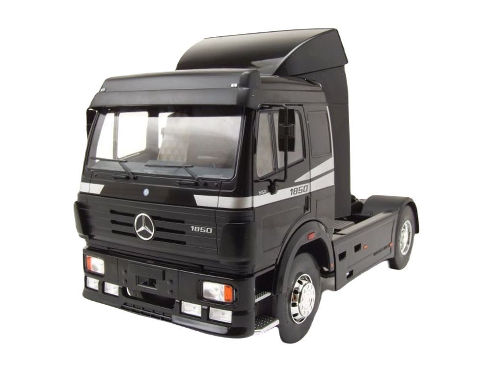 MCG Modellauto Mercedes SK II Zugmaschine 1994 schwarz, Maßstab 1:18