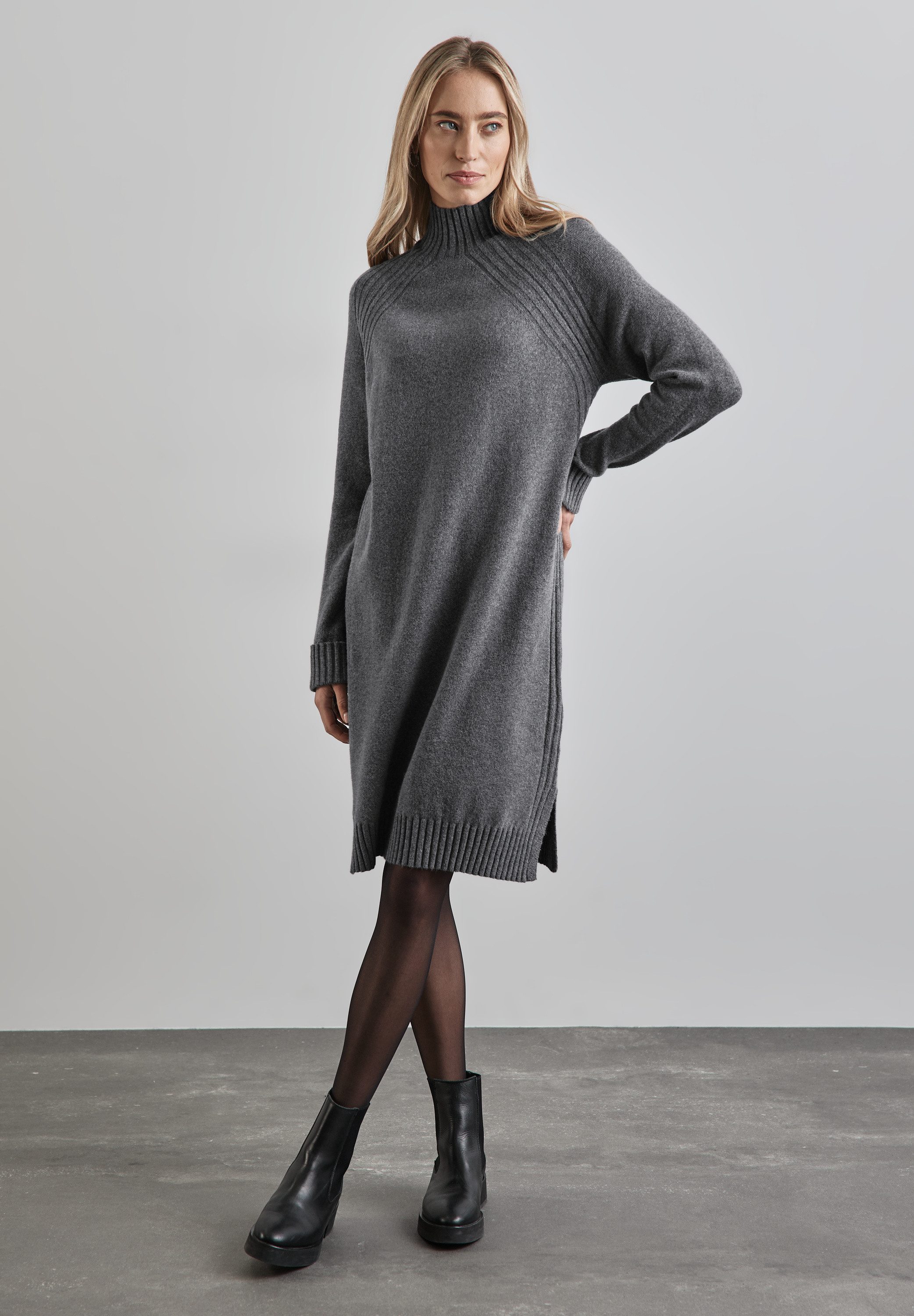 STREET ONE Viskose-Kleid – Knielang, V-Ausschnitt Mit Kragen, Kurzarm, Mit Seitlichen Taschen