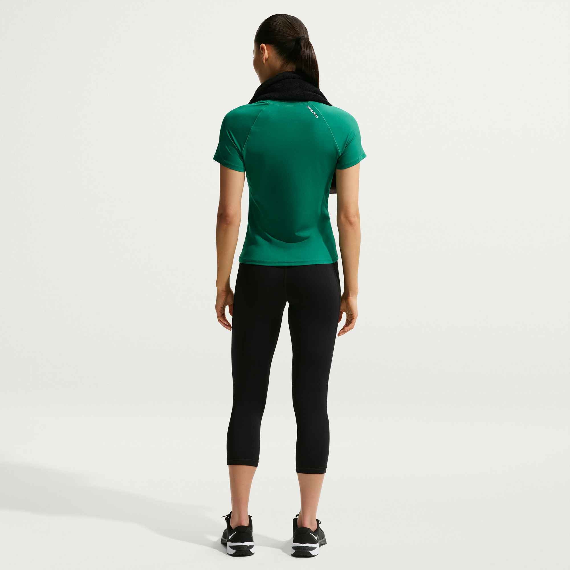 Nike Trainingstights Nike Pro Women's Mid-Rise Crop Leggings für Fitness und sportliche Aktivitäten, sportlicher Stil