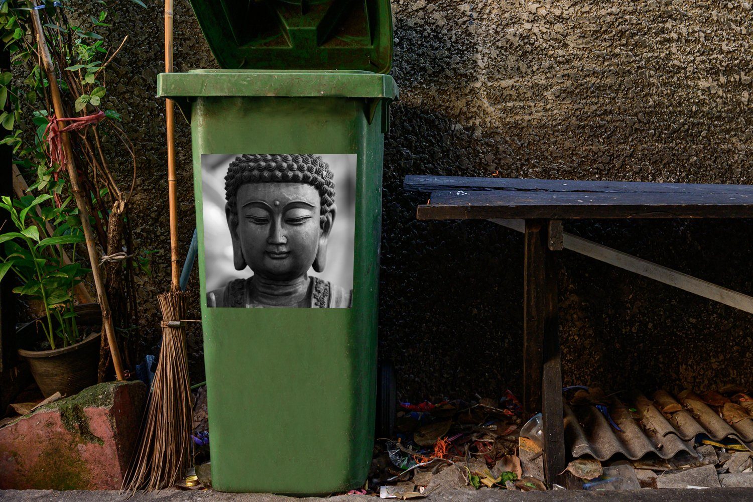 Sticker, Religion Mülltonne, Spiritualität Mülleimer-aufkleber, Buddha-Statue - Wandsticker - Container, Grau Buddha (1 - St), MuchoWow Abfalbehälter -