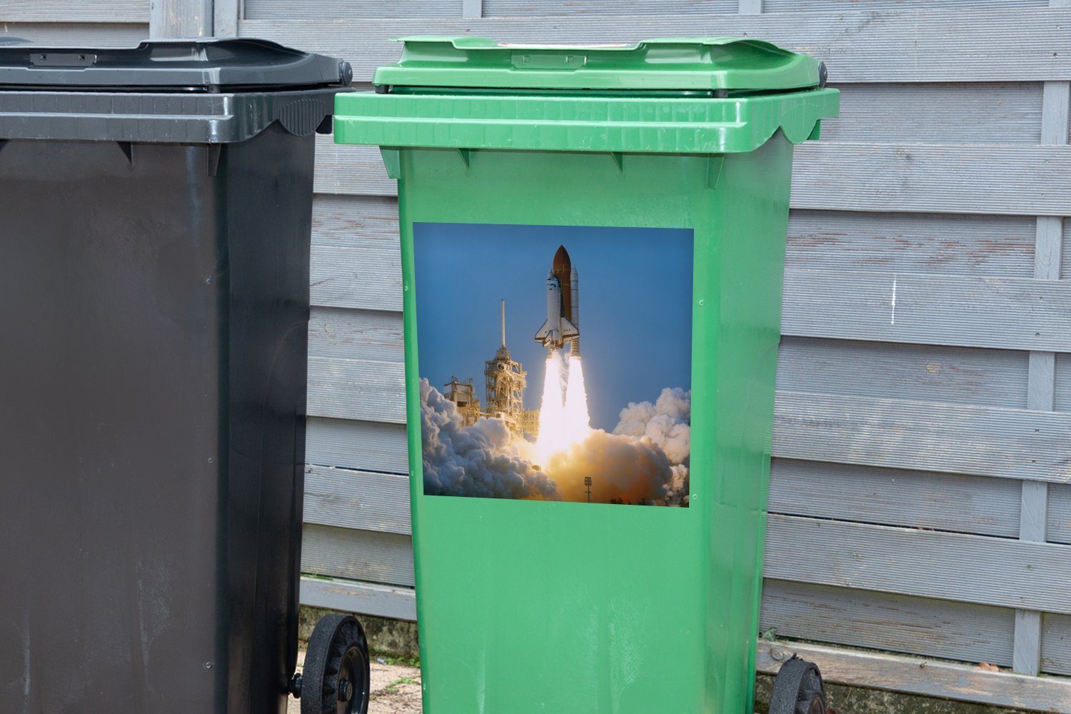 Abfalbehälter MuchoWow Container, Ein Sticker, Space des St), Wandsticker (1 Start Mülleimer-aufkleber, Mülltonne, Shuttles