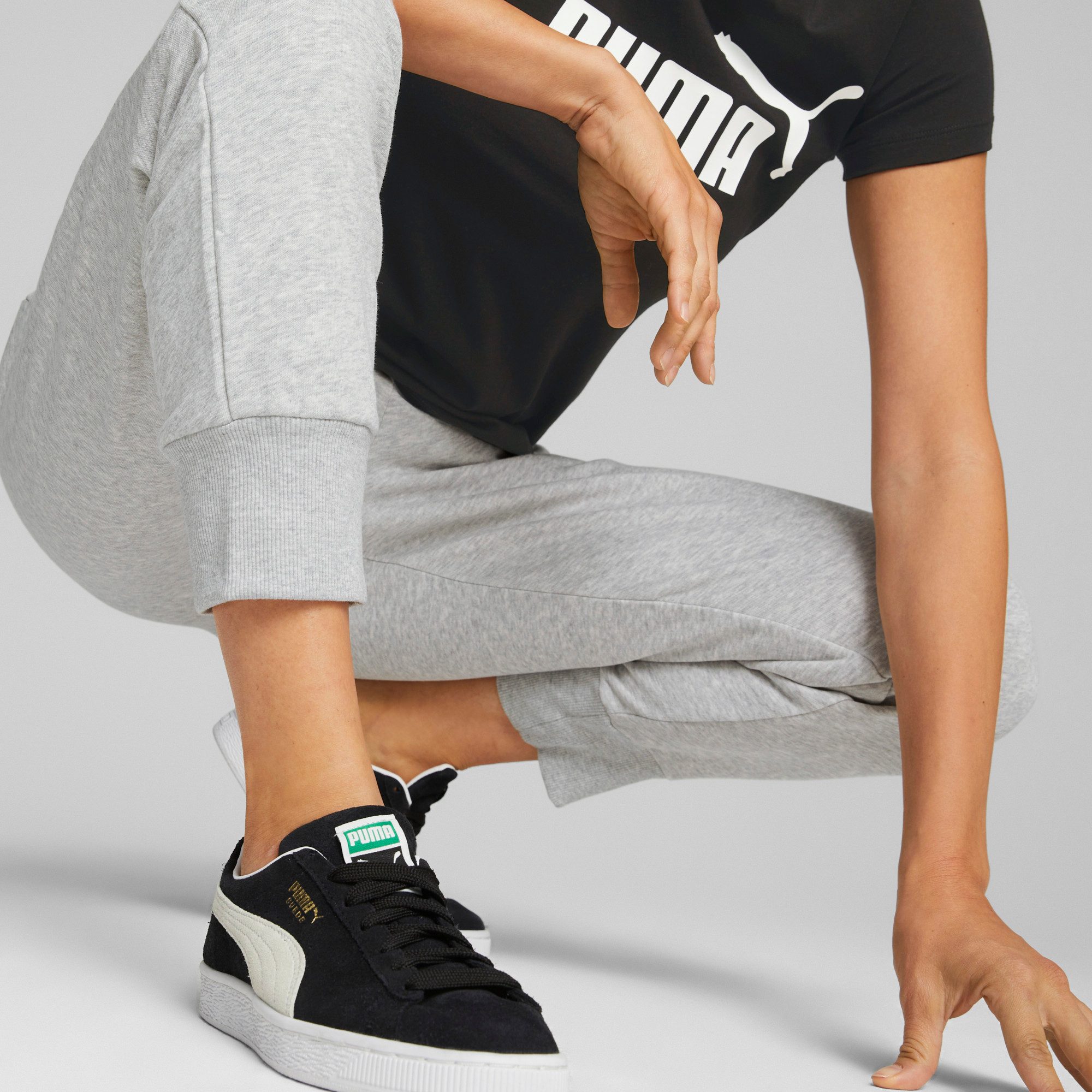 PUMA Jogginghose ESS SWEATPANTS TR CL für entspannte und sportliche Aktivitäten, Regular Fit