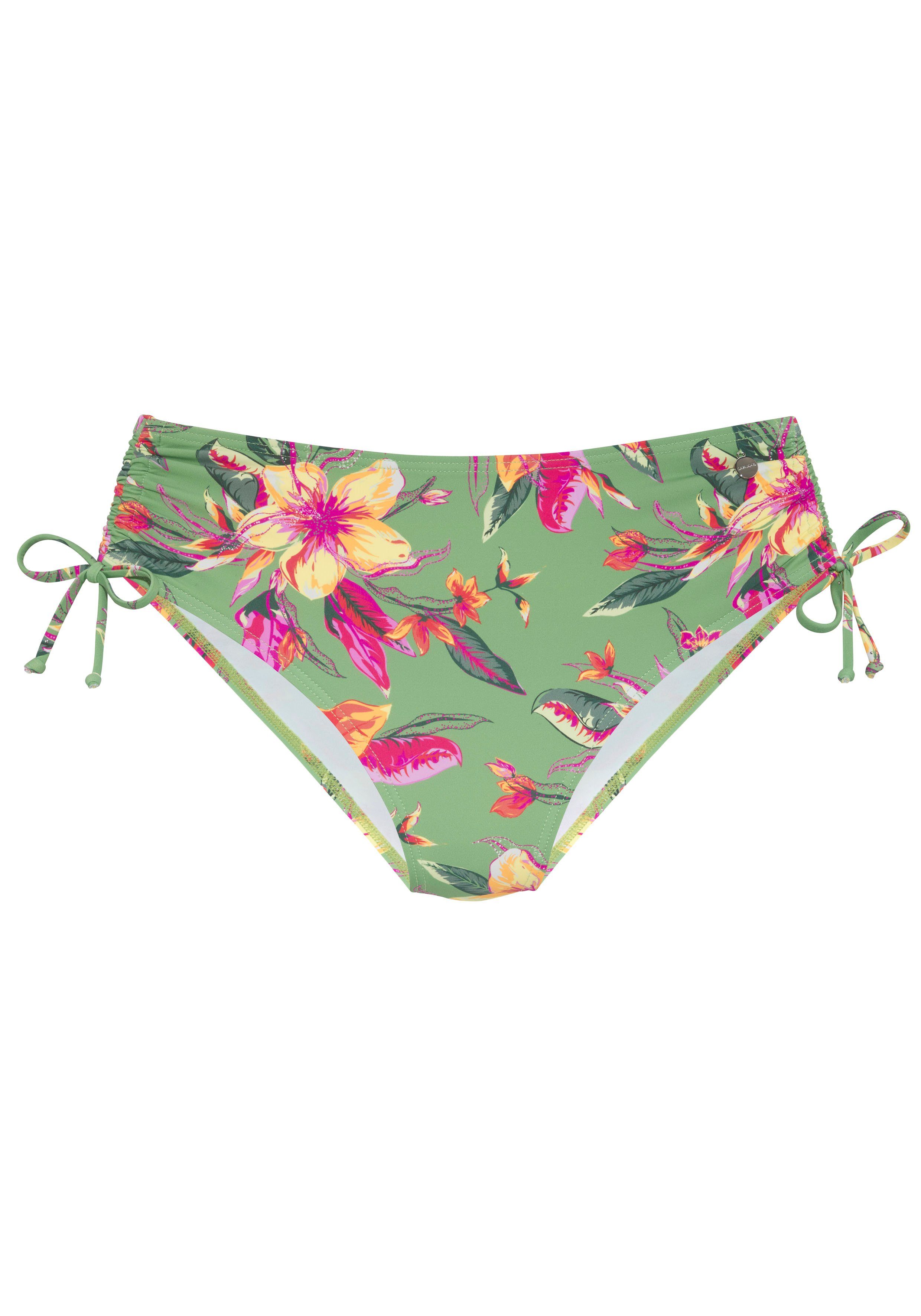 LASCANA Bikini-Hose Malia mit seitlicher Raffung mit tropischem Print