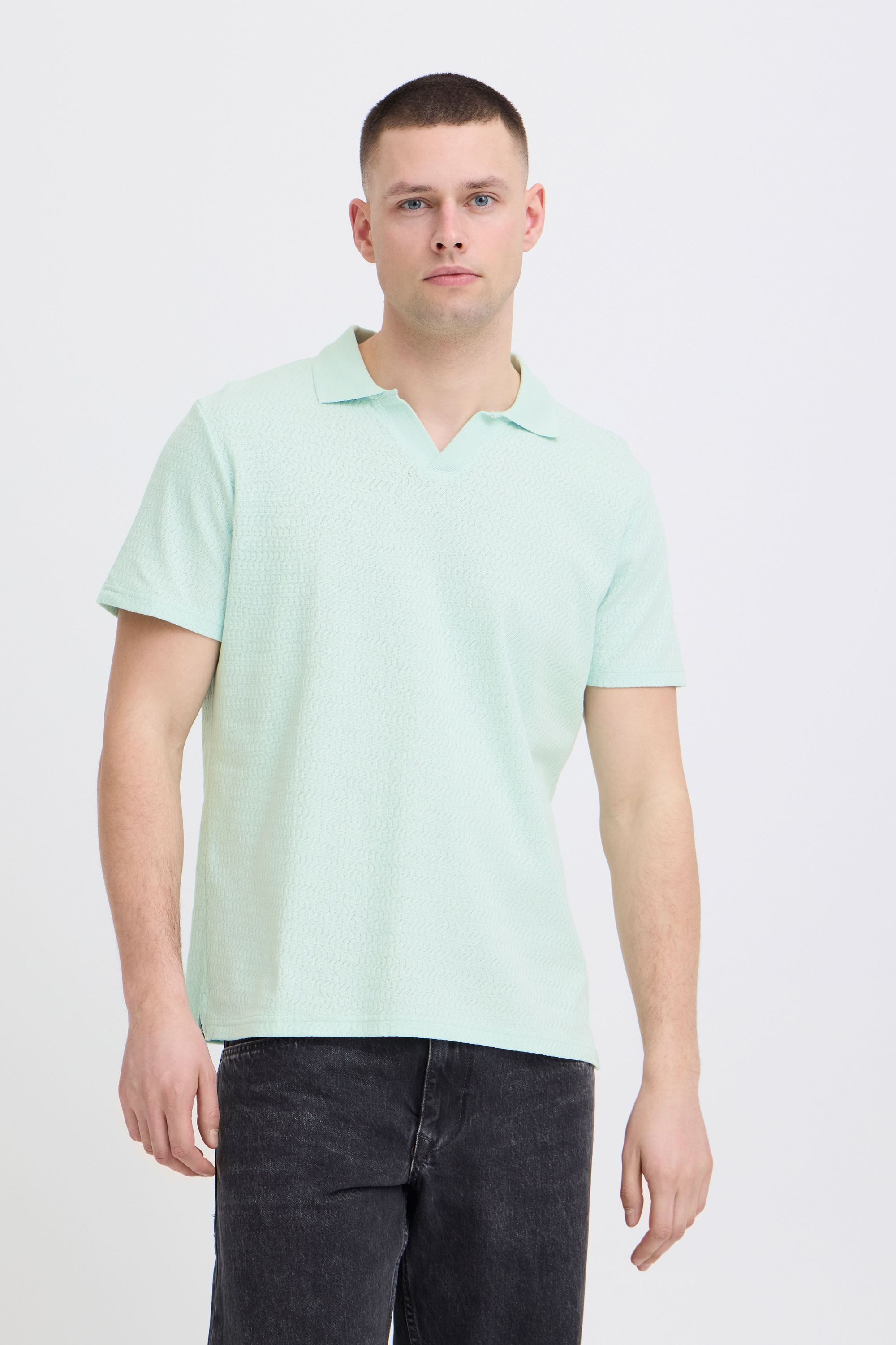 Blend Poloshirt BHEswin Klassisches Poloshirt mit V-Ausschnitt und Polokragen