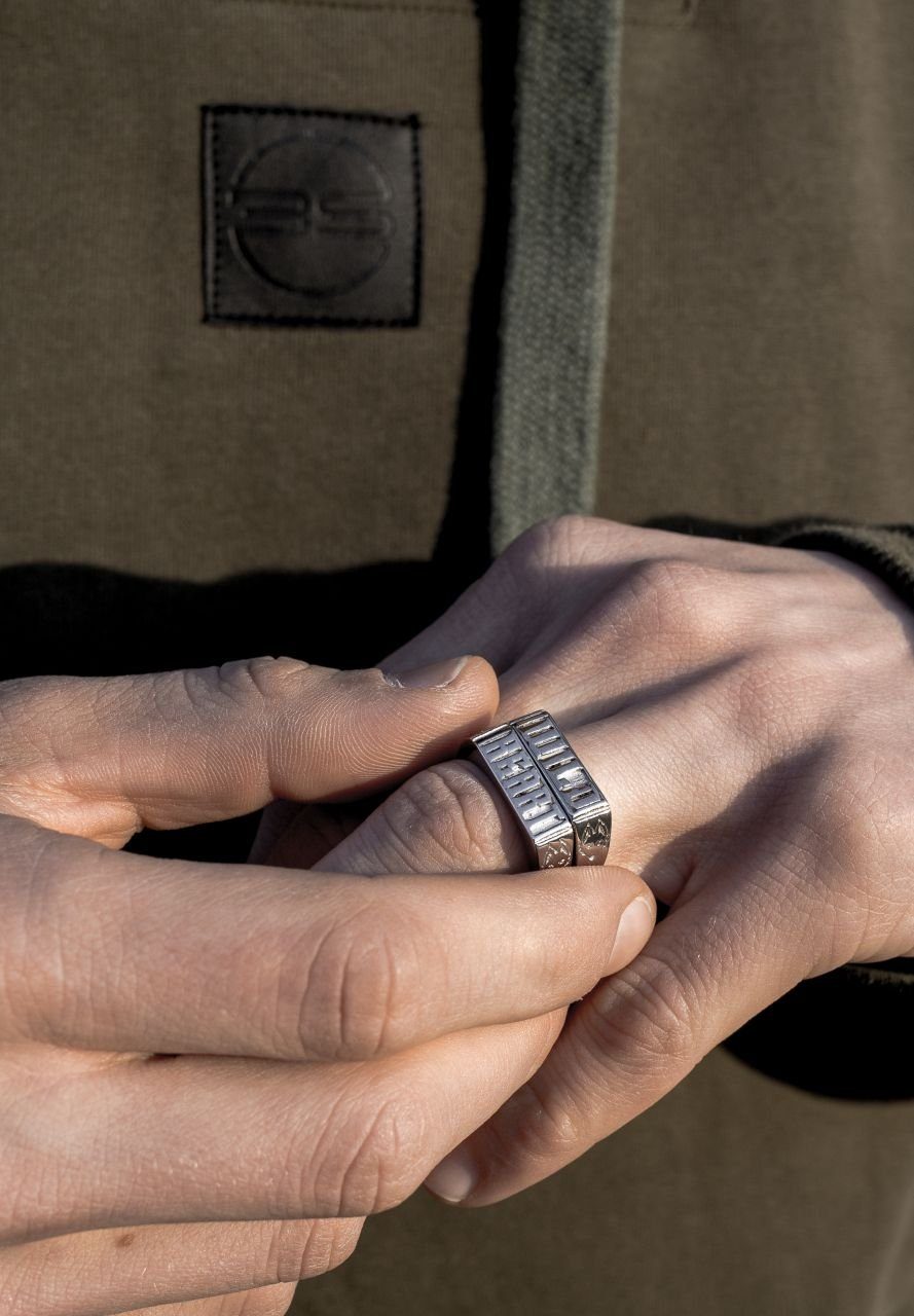 Akitsune Siegelring Stackable Statement Ring - Wild EU 57 - UK P - US 8