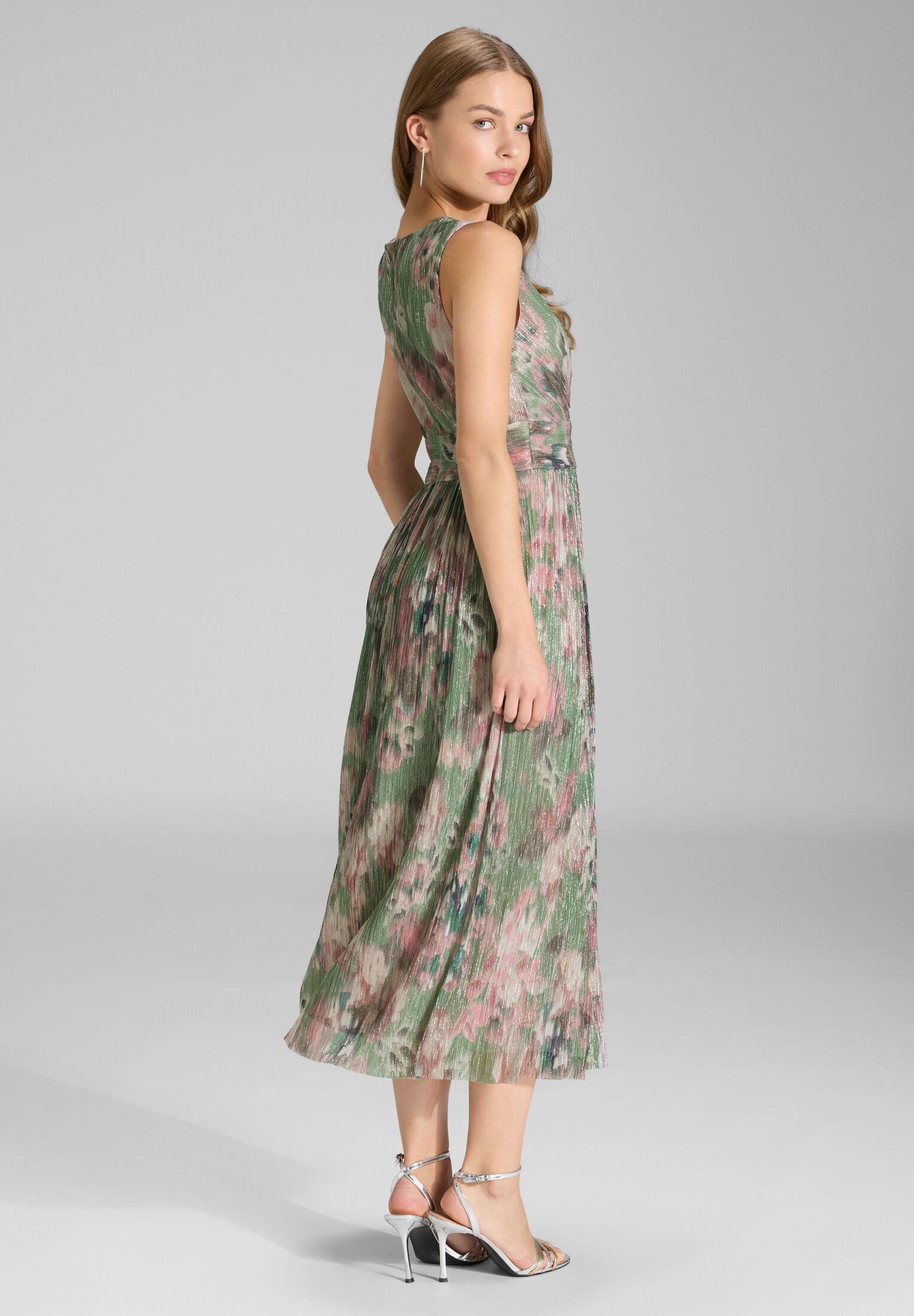 SWING Cocktailkleid Taillierter Schnitt mit fließendem Rockteil