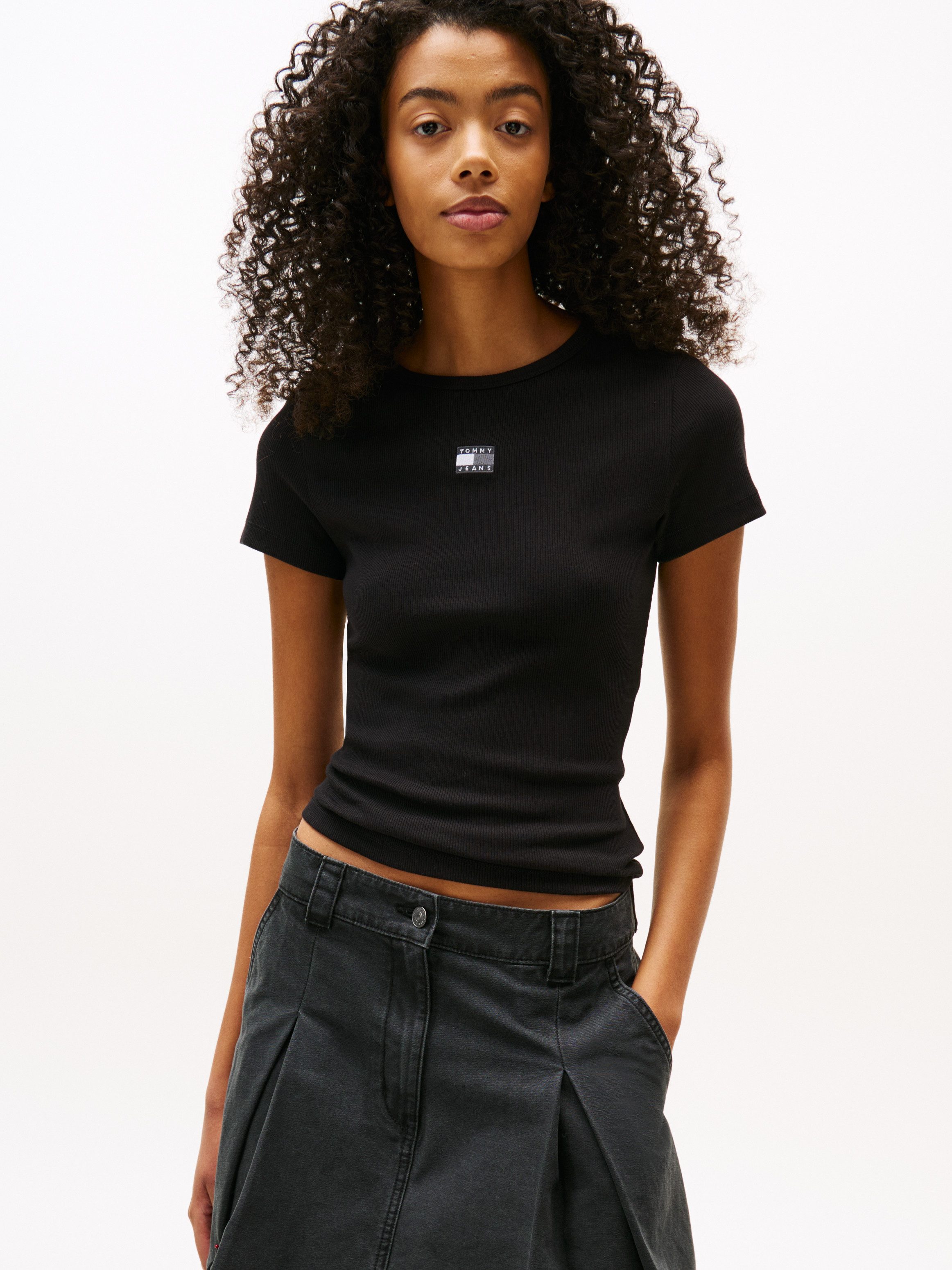 Tommy Jeans Kurzarmshirt TJW SLIM BADGE RIB TEE mit gerippter Struktur günstig online kaufen