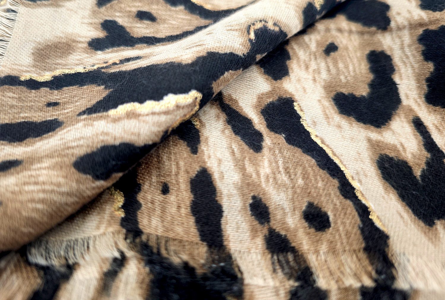 styleBREAKER Modeschal Schal Leoparden Muster Gold Metallic, (1-St) – Bild 4 von 5