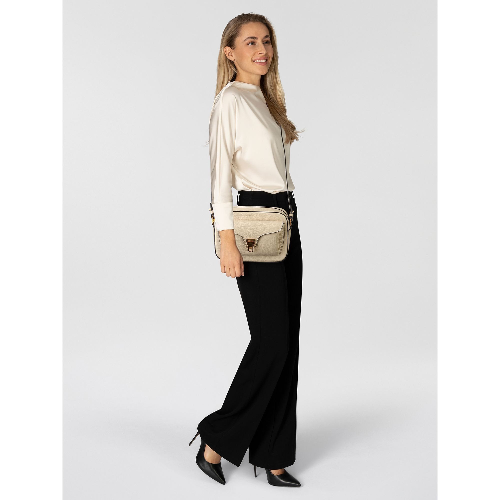 COCCINELLE Umhängetasche Beat, Leder