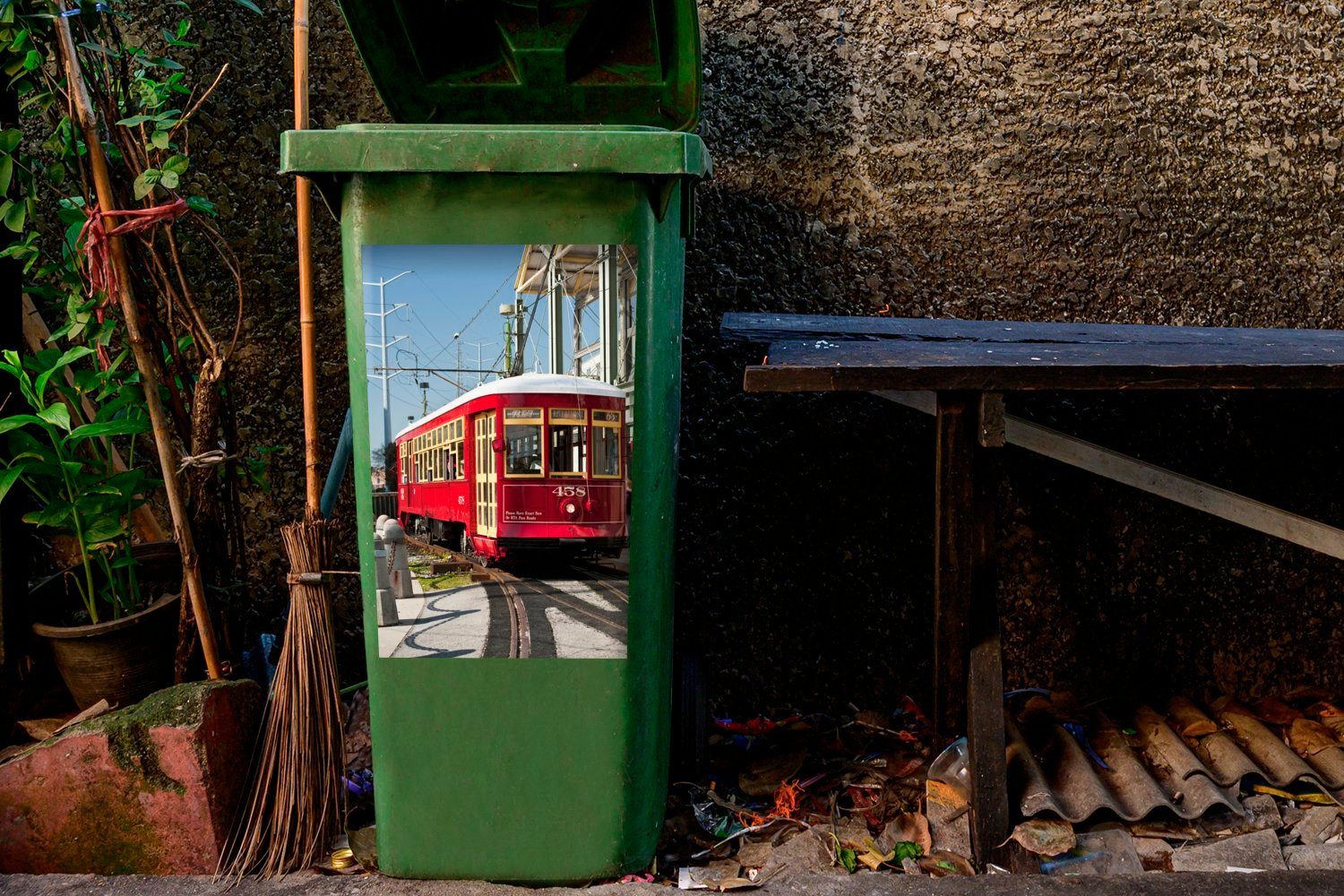 MuchoWow St), New Mülltonne, Straßenbahn Container, Menschen mit (1 in Sticker, Mülleimer-aufkleber, rote Abfalbehälter Eine Orleans Wandsticker