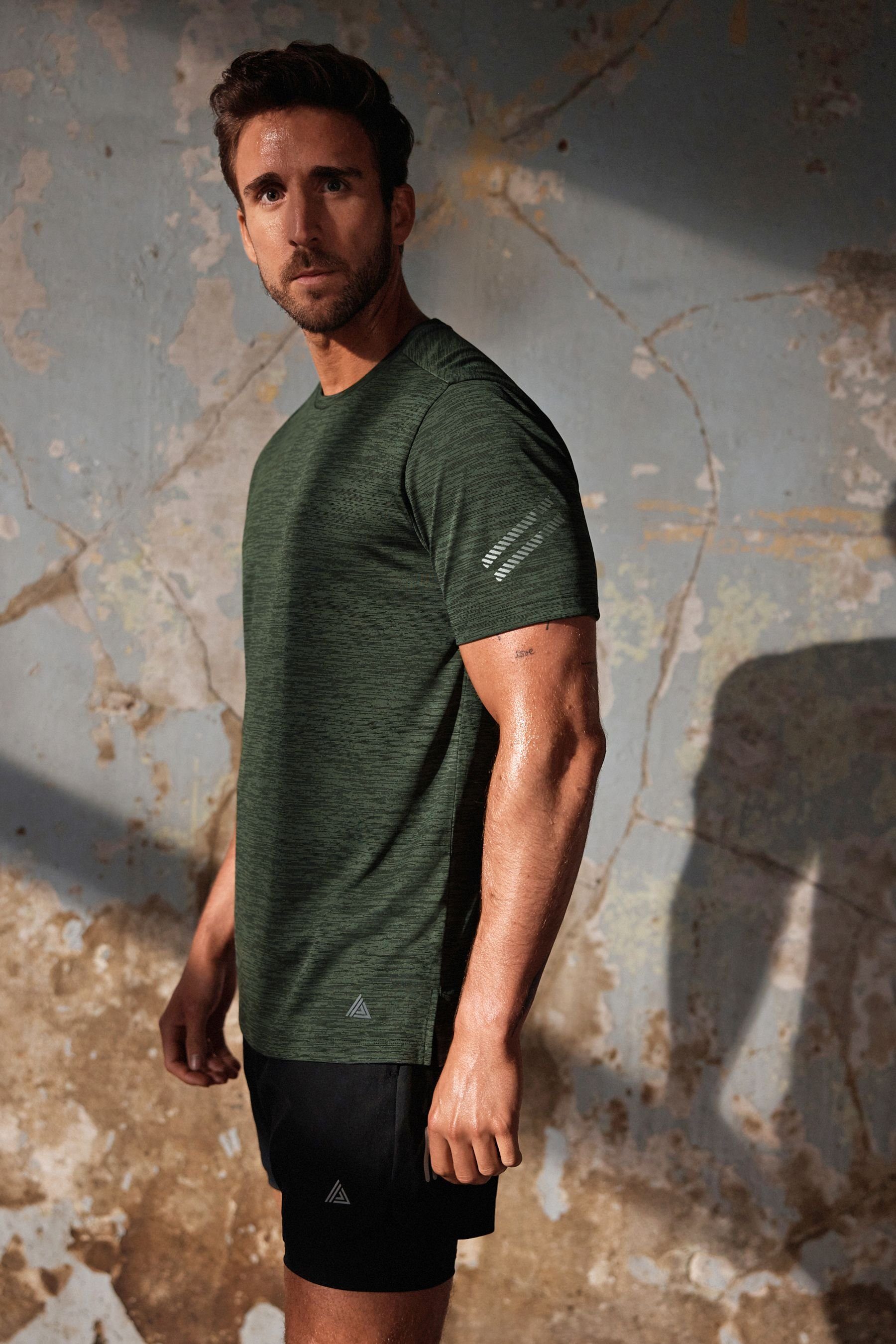 Active Trainingsshirt Next Next Sport-T-Shirt Green Khaki (1-tlg)